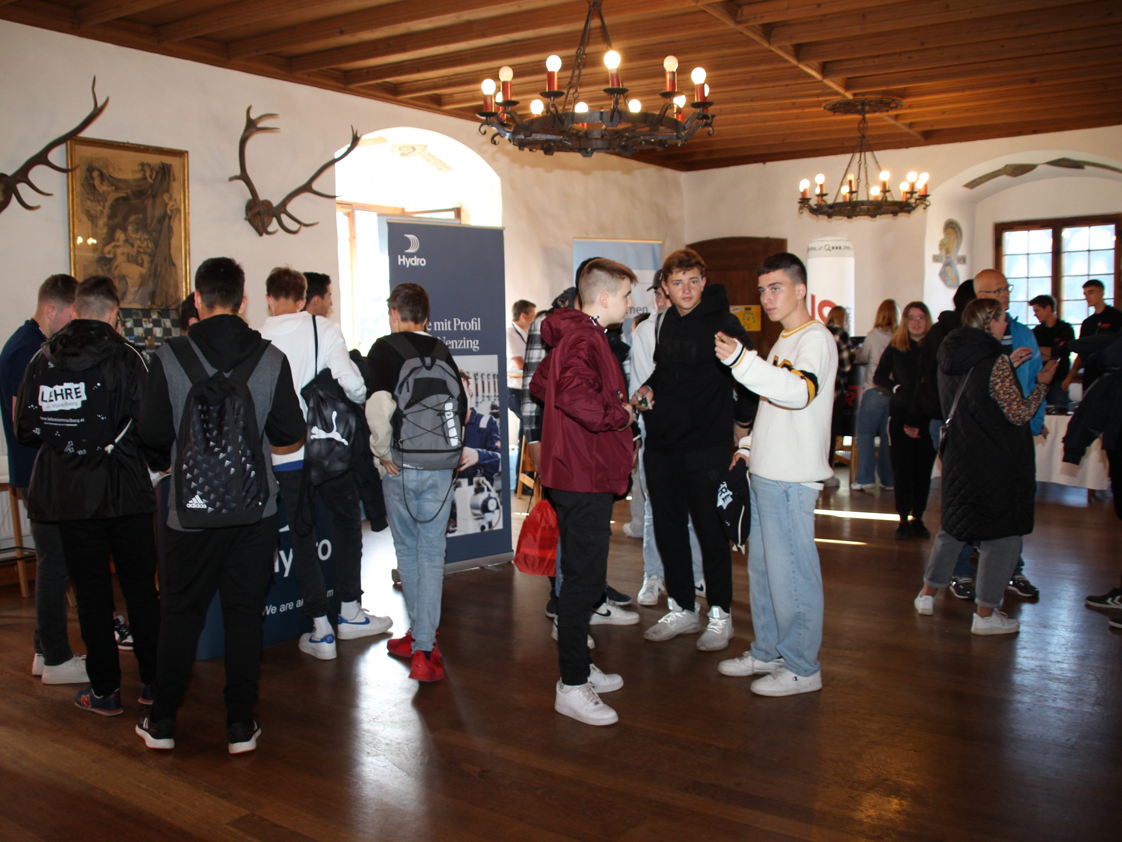 Reges Interesse an der Lehrlingsmesse in der Schattenburg. Reges Interesse an der Lehrlingsmesse in der Schattenburg.