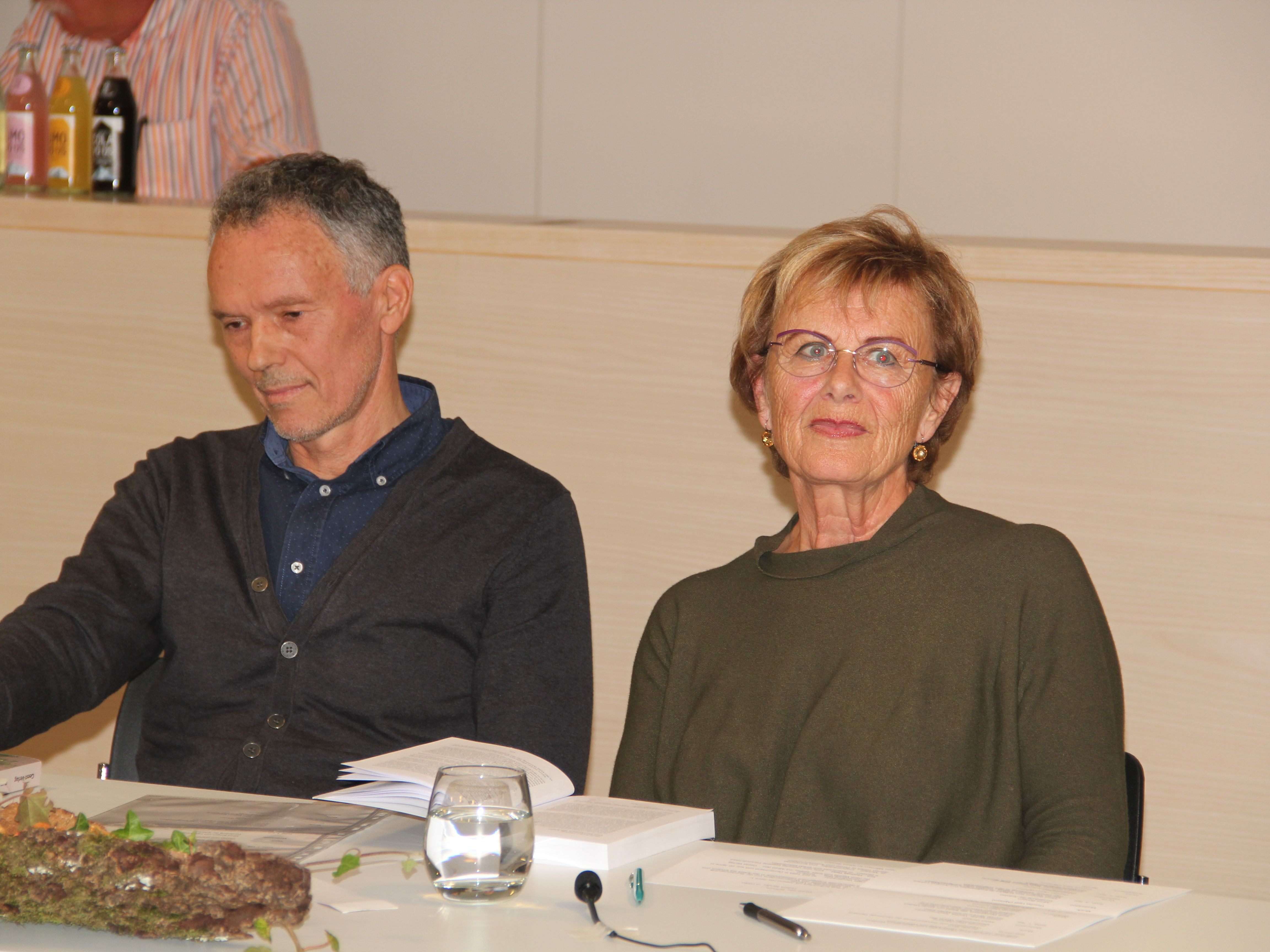 Karl Josef Müller und Renate Neve präsentierten die erste Geschichte des Buches.