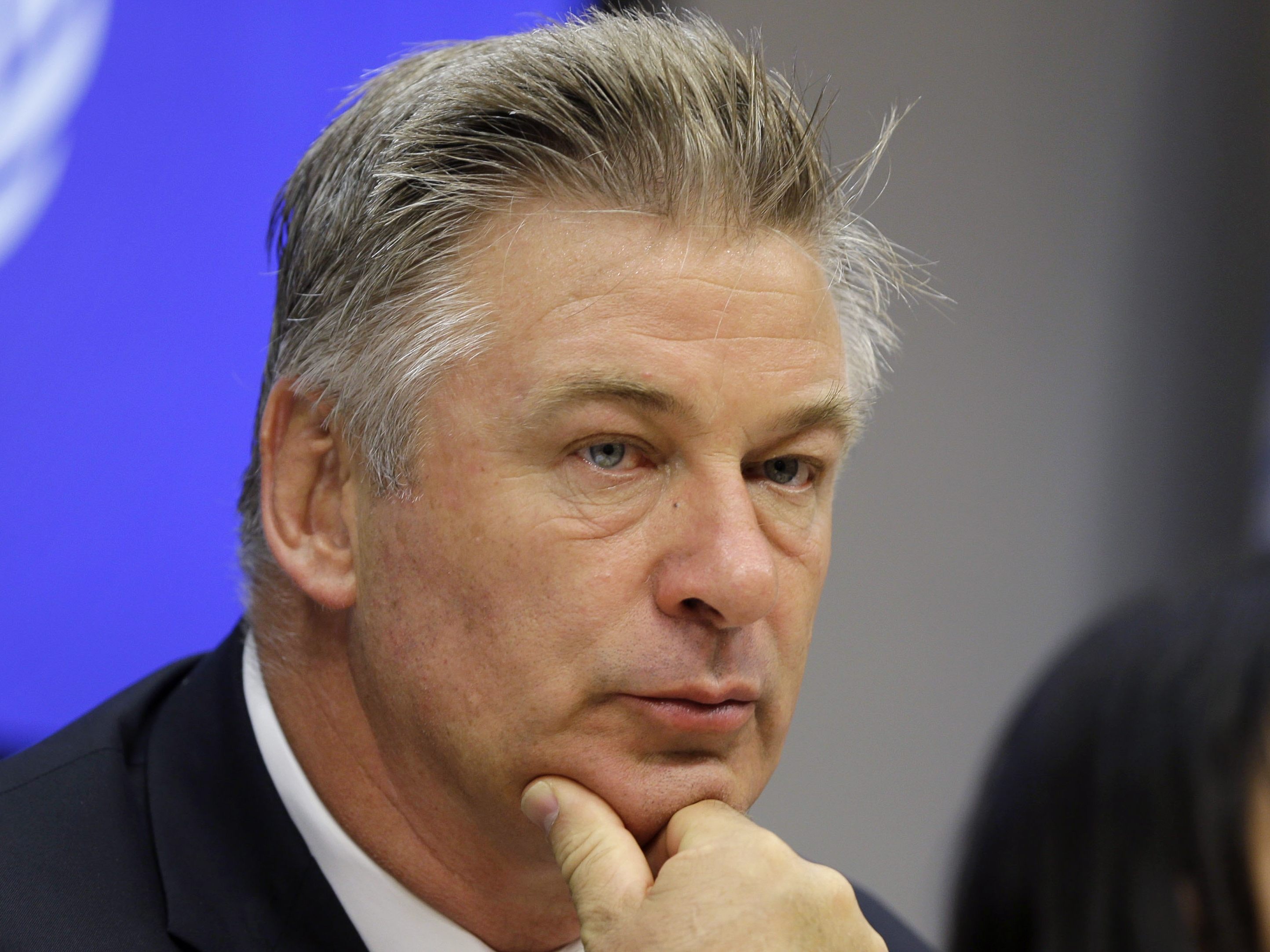 Baldwin beantwortete Fragen zu dem tragischen Vorfall. Baldwin beantwortete Fragen zu dem tragischen Vorfall.