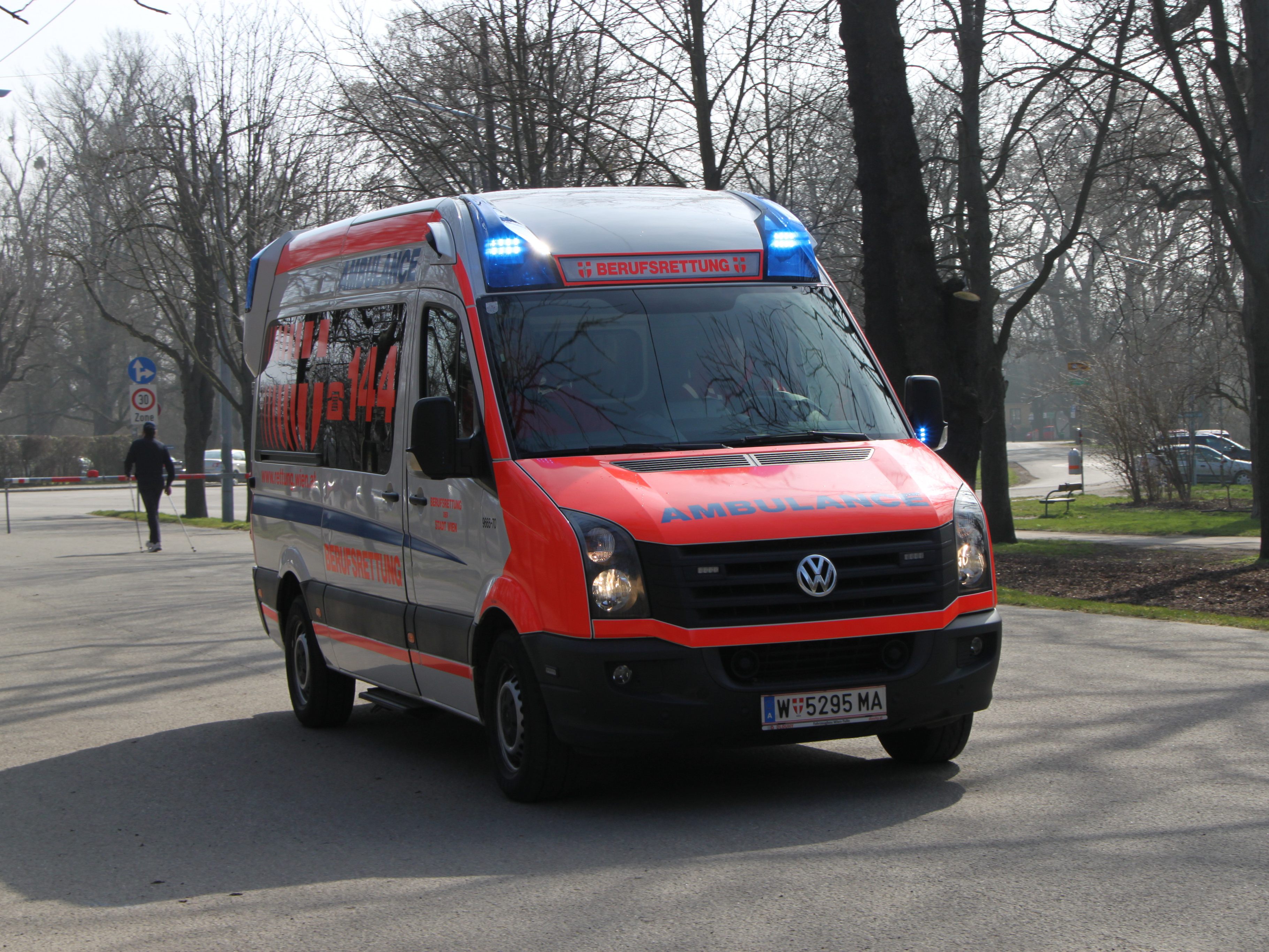 Der verletzte Fußgänger wurde ins Krankenhaus gebracht.