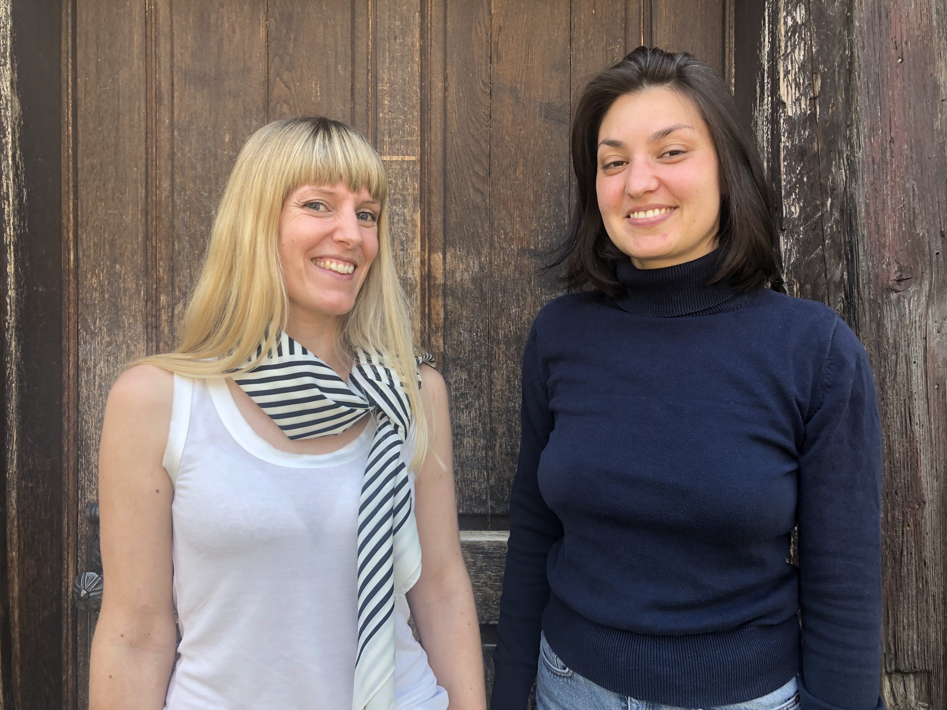 Michaela Hagspiel-Marte und Nina Koch geben die Infos zu den Kursen.