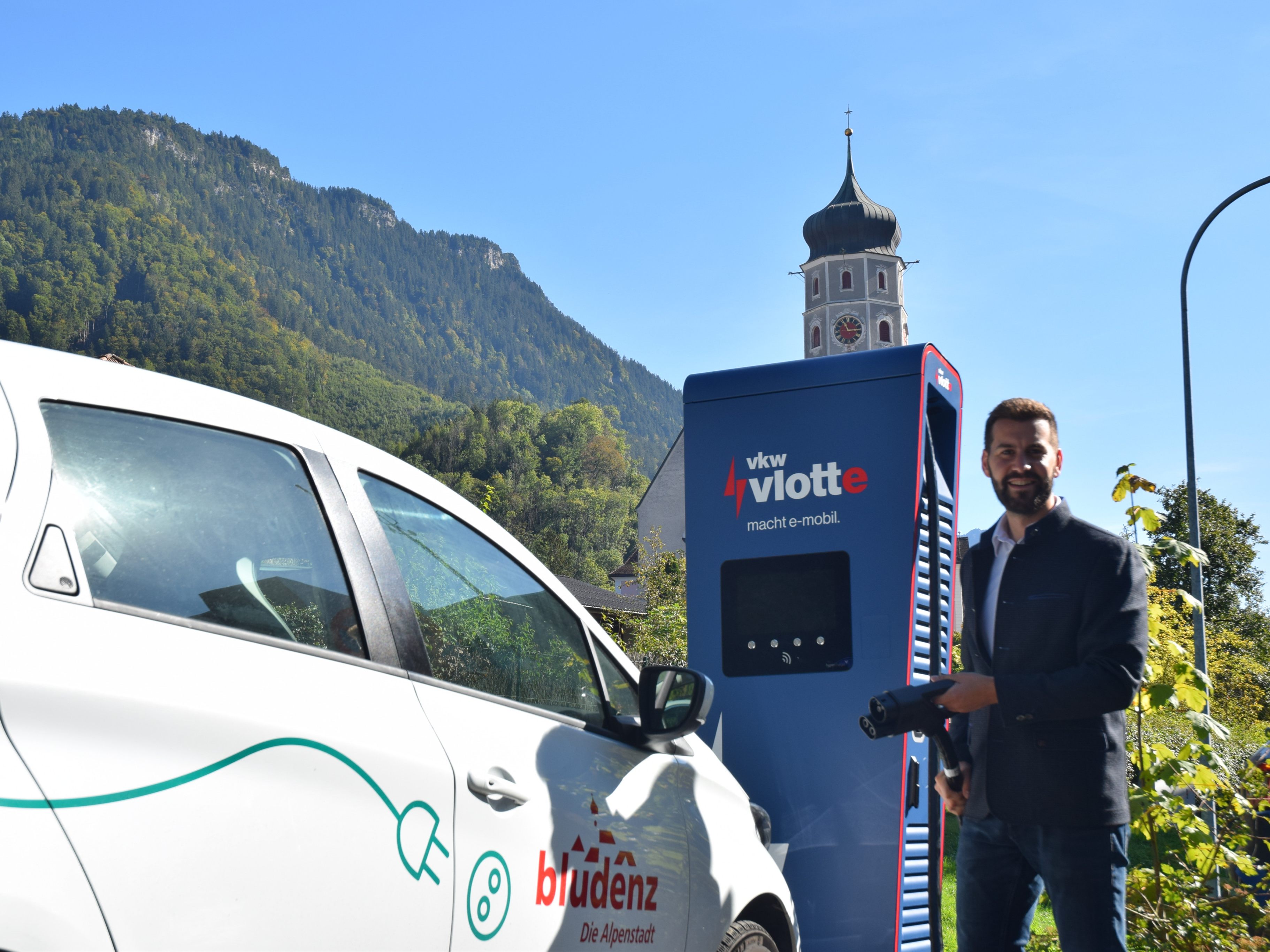 Die neue E-Ladestation beim Rathaus Bludenz macht ein einfaches und schnelles Laden innerhalb kürzester Zeit möglich. Die neue E-Ladestation beim Rathaus Bludenz macht ein einfaches und schnelles Laden innerhalb kürzester Zeit möglich.