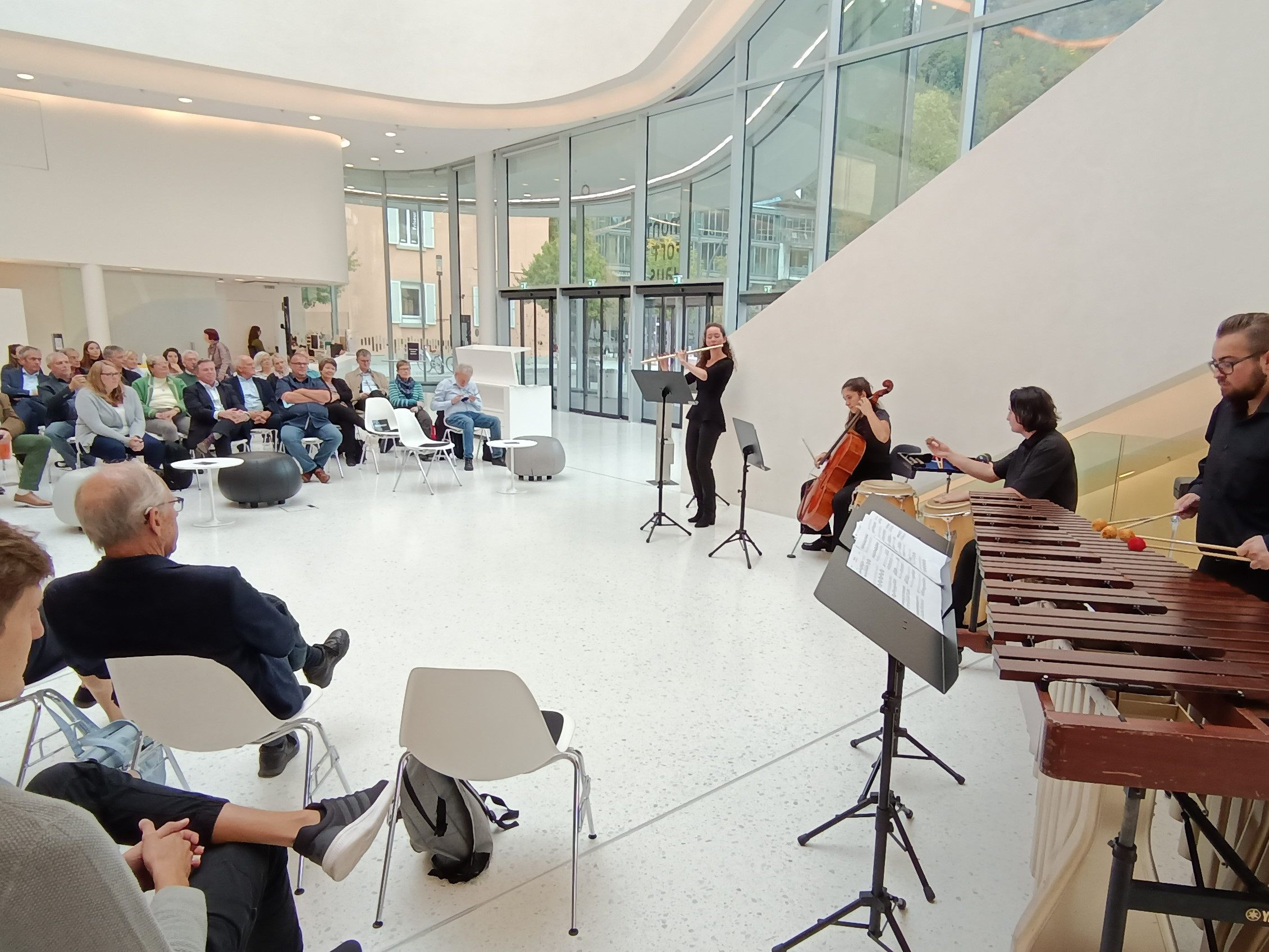 Temperamentvolle lateinamerikanische Rhythmen beim Konzert am Mittag.
