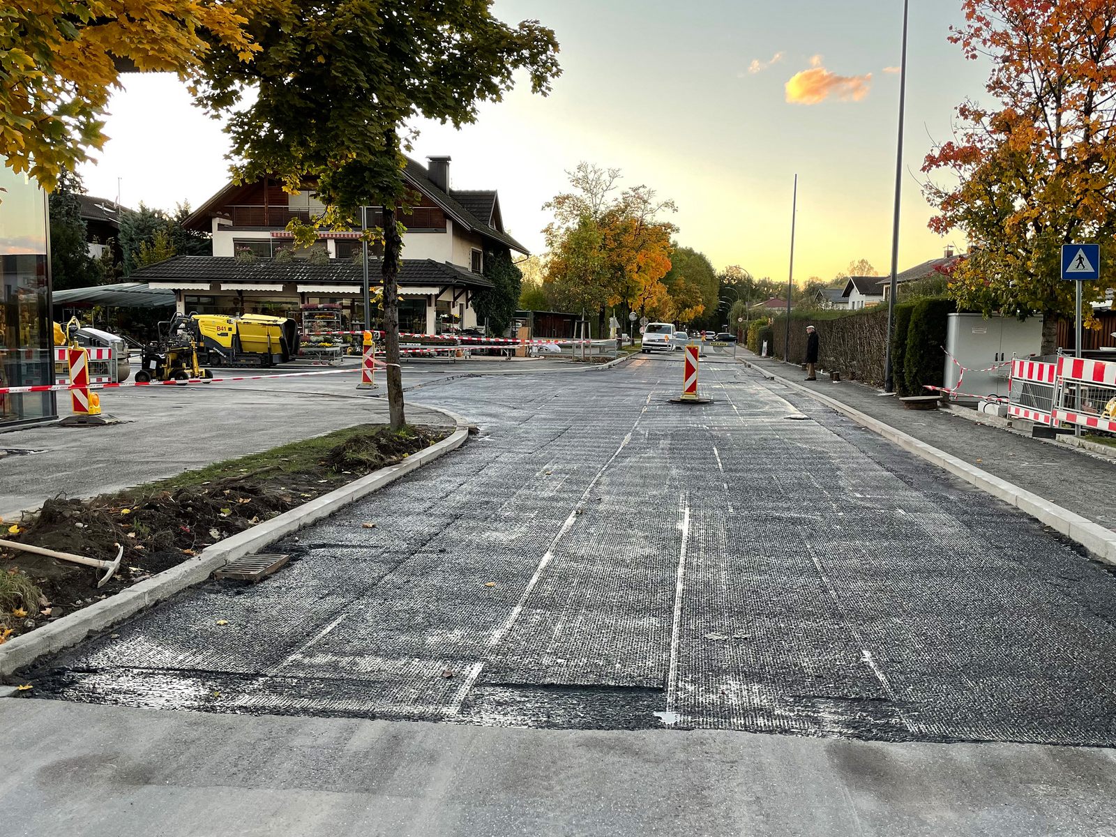 Noch bis Samstag in der Früh bleibt die Rohrbachstraße auf der Höhe des Sparmarkts gesperrt. Noch bis Samstag in der Früh bleibt die Rohrbachstraße auf der Höhe des Sparmarkts gesperrt.
