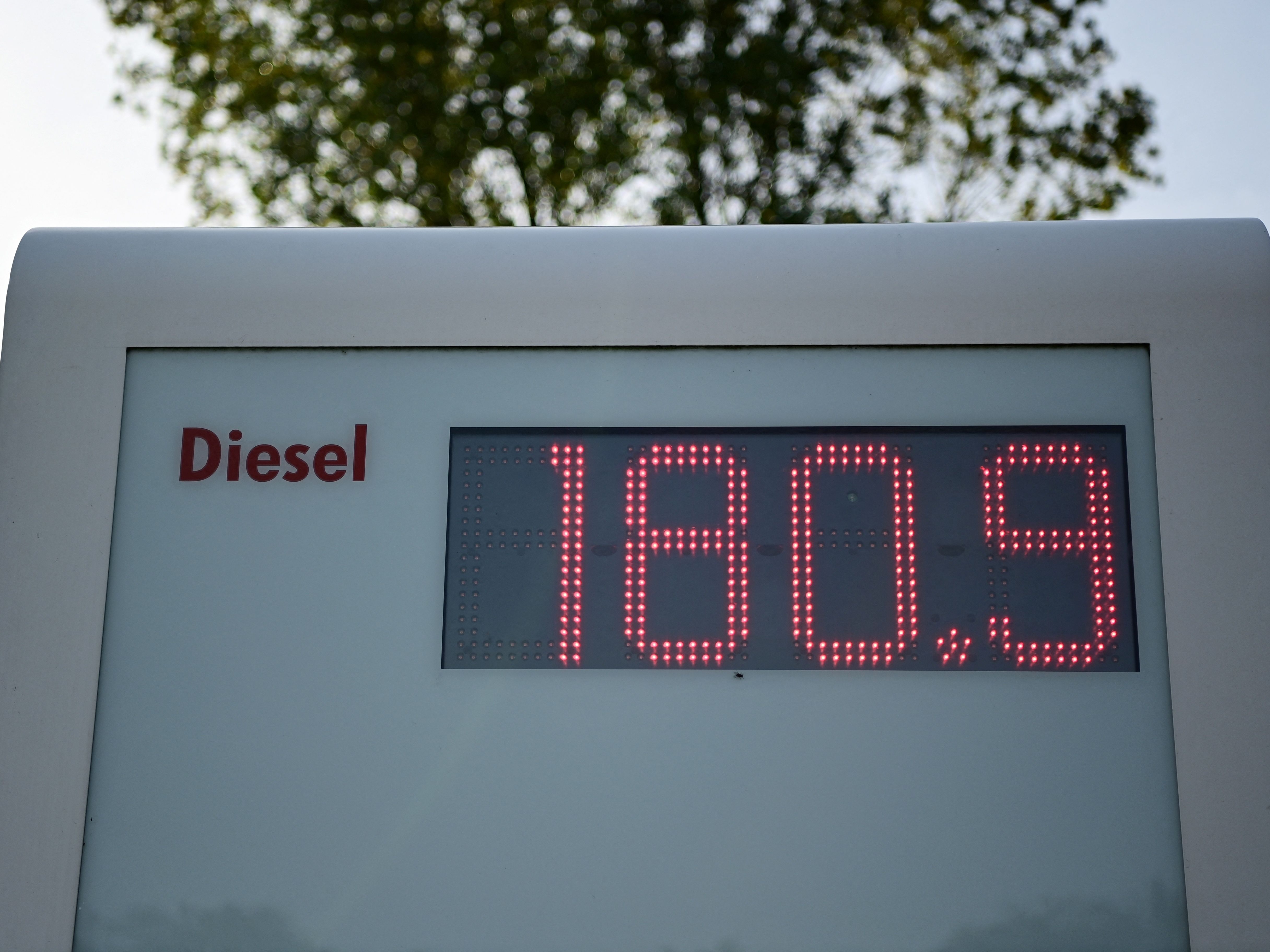Preise für Diesel und Benzin steigen weiter an. Preise für Diesel und Benzin steigen weiter an.