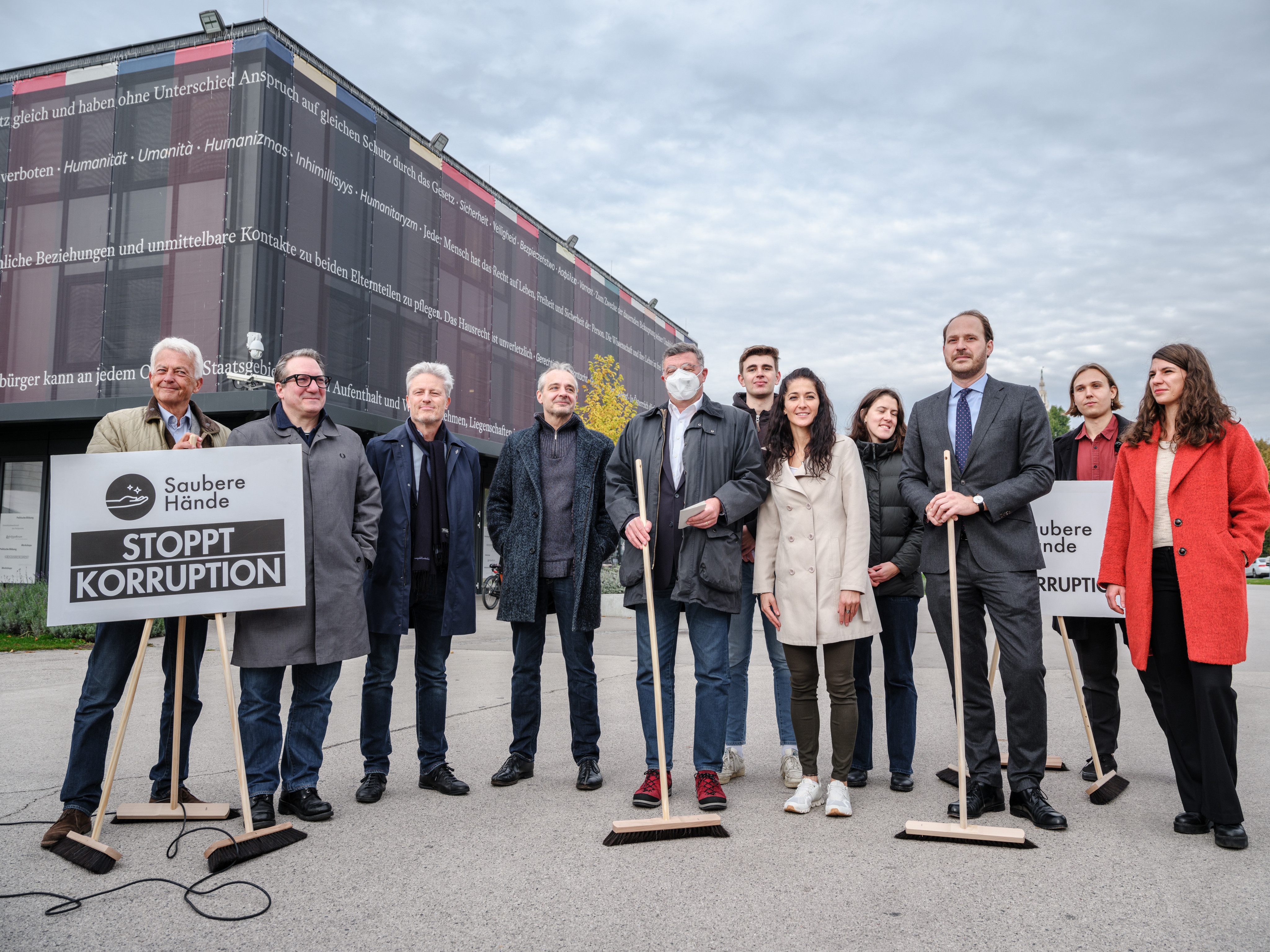 Die neue Initiative "Saubere Hände" drängt auf eine konsequente Korruptionsbekämpfung.
