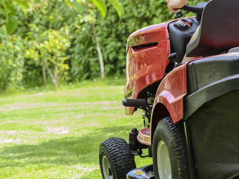 Tödlicher Unfall mit Rasenmäher-Traktor in Niederösterreich. Tödlicher Unfall mit Rasenmäher-Traktor in Niederösterreich.