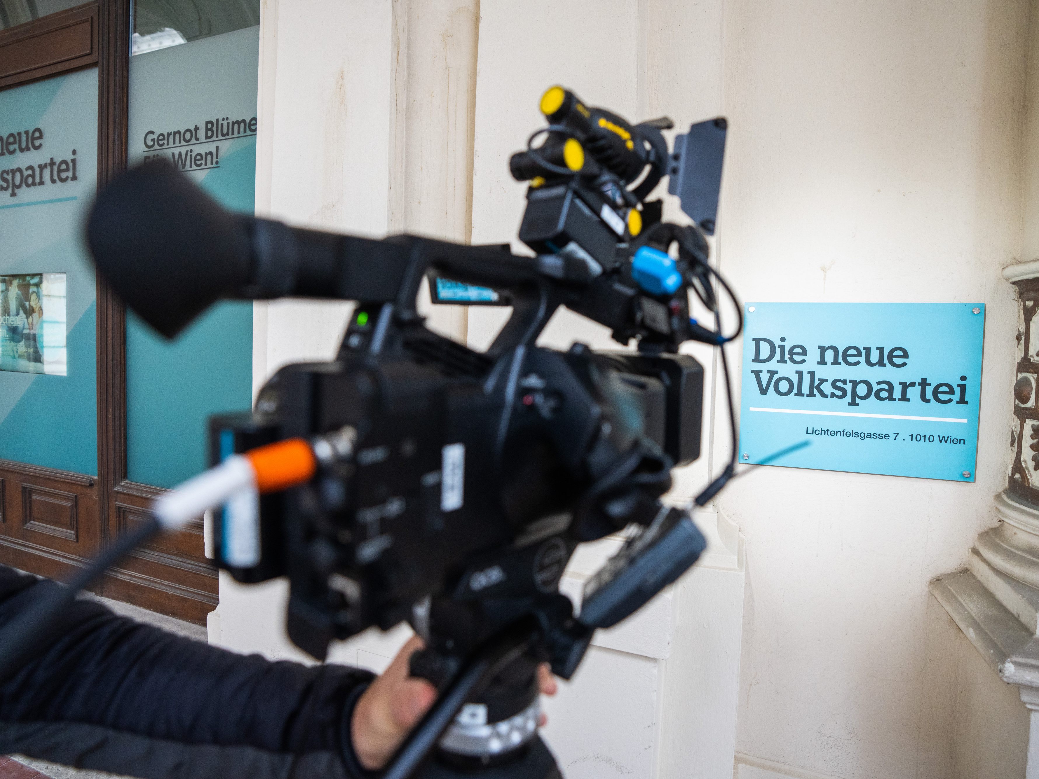 Die Vorfälle zwischen ÖVP und der Zeitung "Österreich" sollen bereits einige Jahre zurückliegen. Die Vorfälle zwischen ÖVP und der Zeitung "Österreich" sollen bereits einige Jahre zurückliegen.