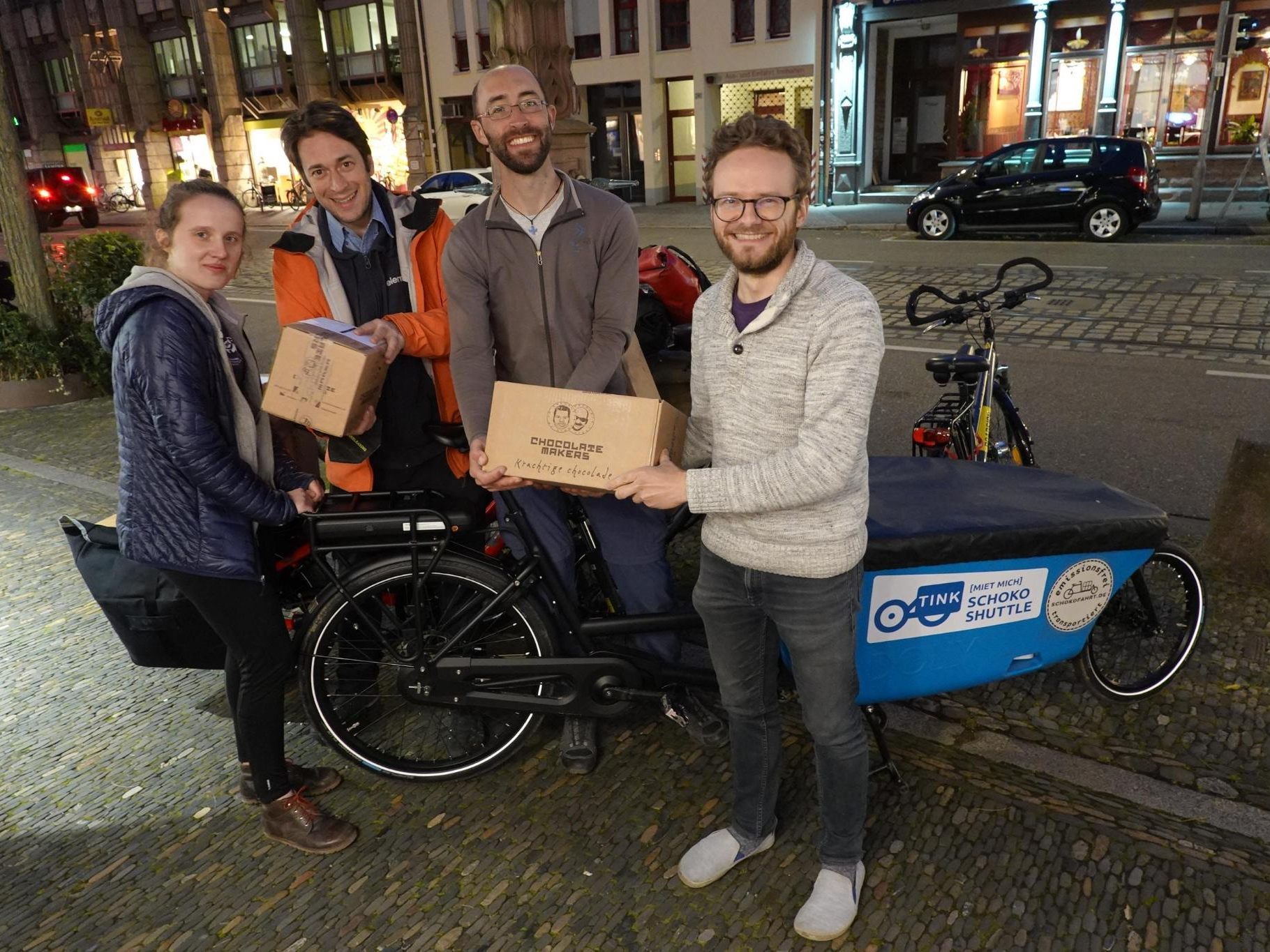 Übergabe der Schokolieferung in Freiburg/Breisgau Übergabe der Schokolieferung in Freiburg/Breisgau