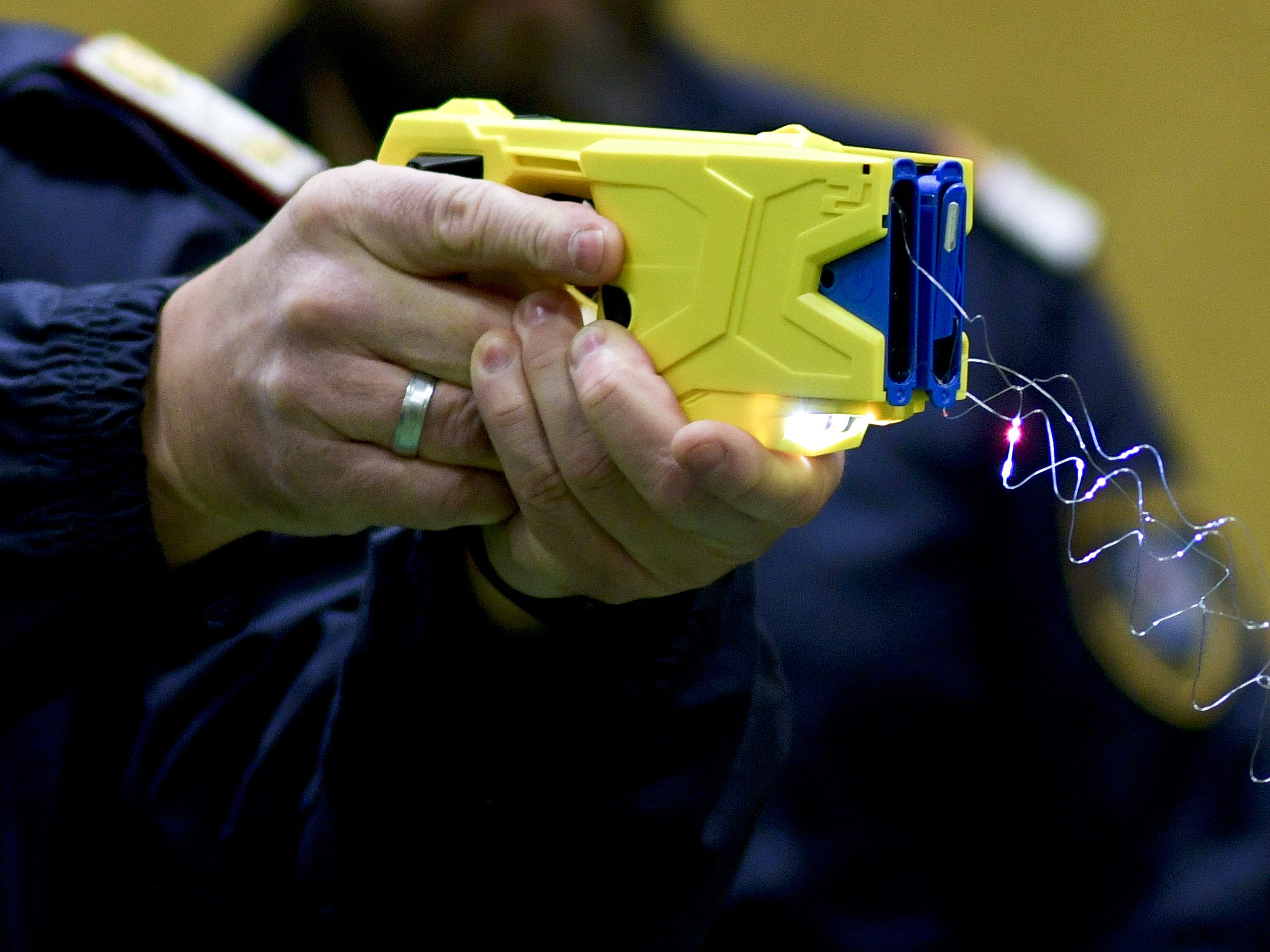Die WEGA setzte einen Taser gegen den Mann ein. Die WEGA setzte einen Taser gegen den Mann ein.