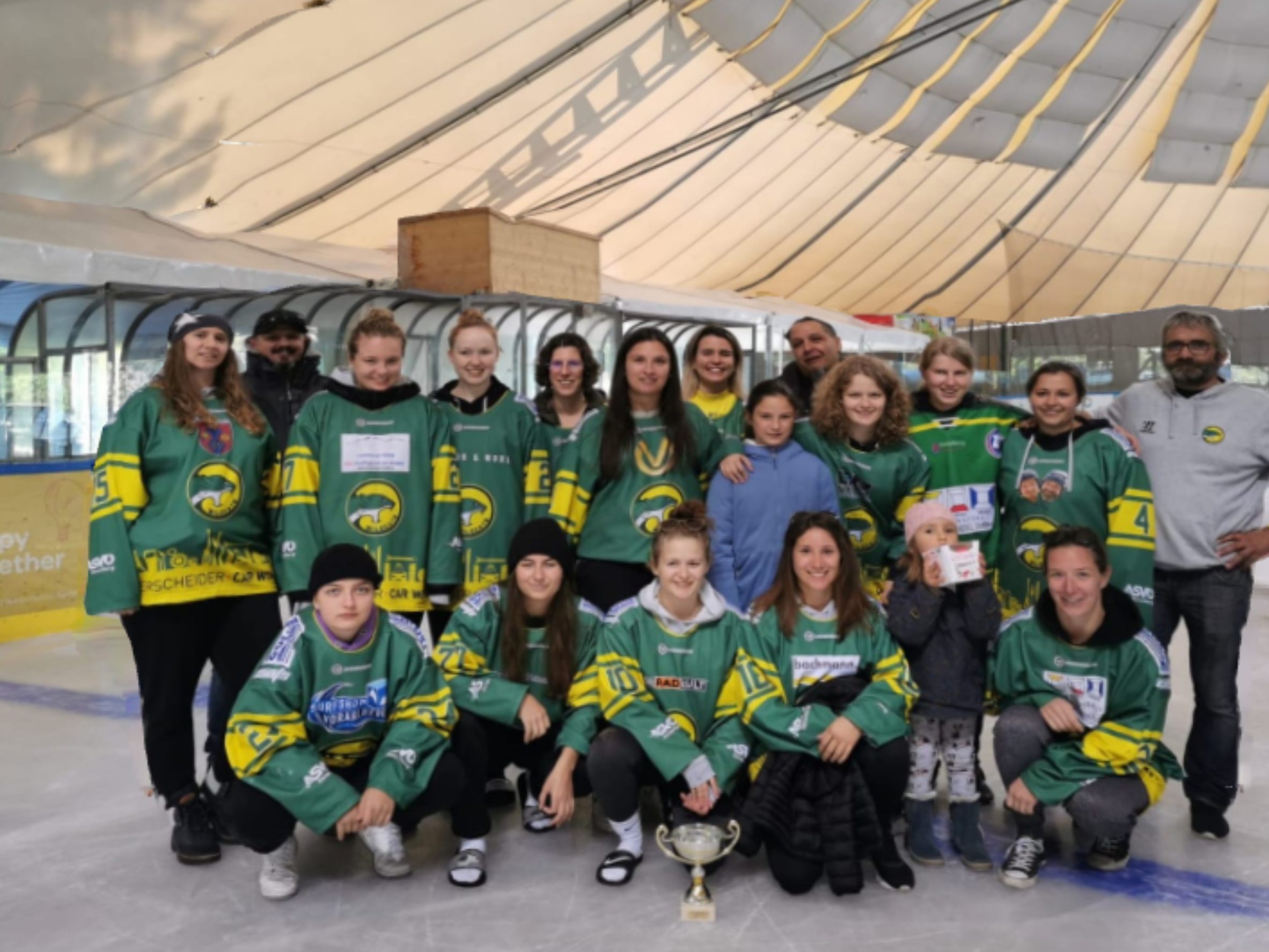 Die Ladies der Wildcats sicherten sich in Schruns erneut den zweiten Platz beim Montafoner Egger-Bier-Cup Die Ladies der Wildcats sicherten sich in Schruns erneut den zweiten Platz beim Montafoner Egger-Bier-Cup
