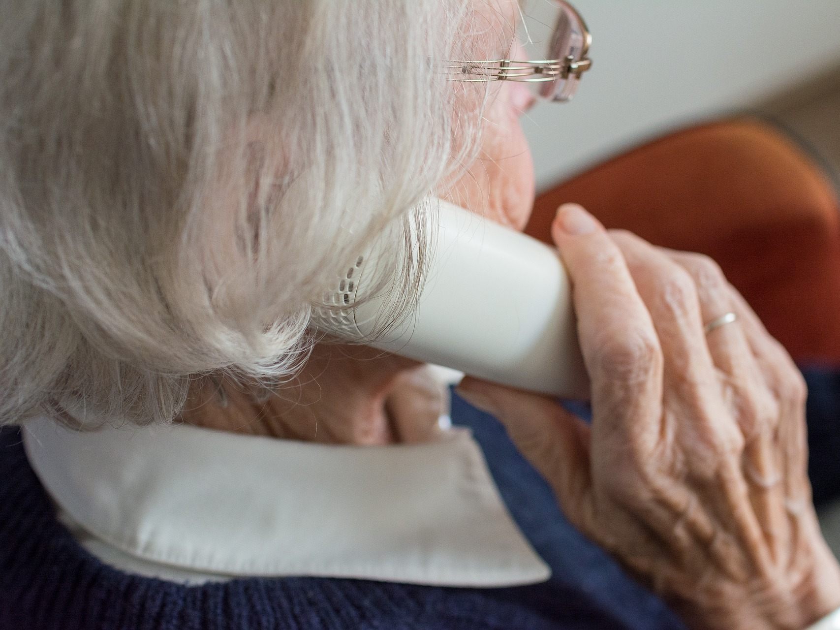 Die Betrüger kontaktierten vorwiegend ältere Frauen telefonisch und forderten Bargeld. Die Betrüger kontaktierten vorwiegend ältere Frauen telefonisch und forderten Bargeld.