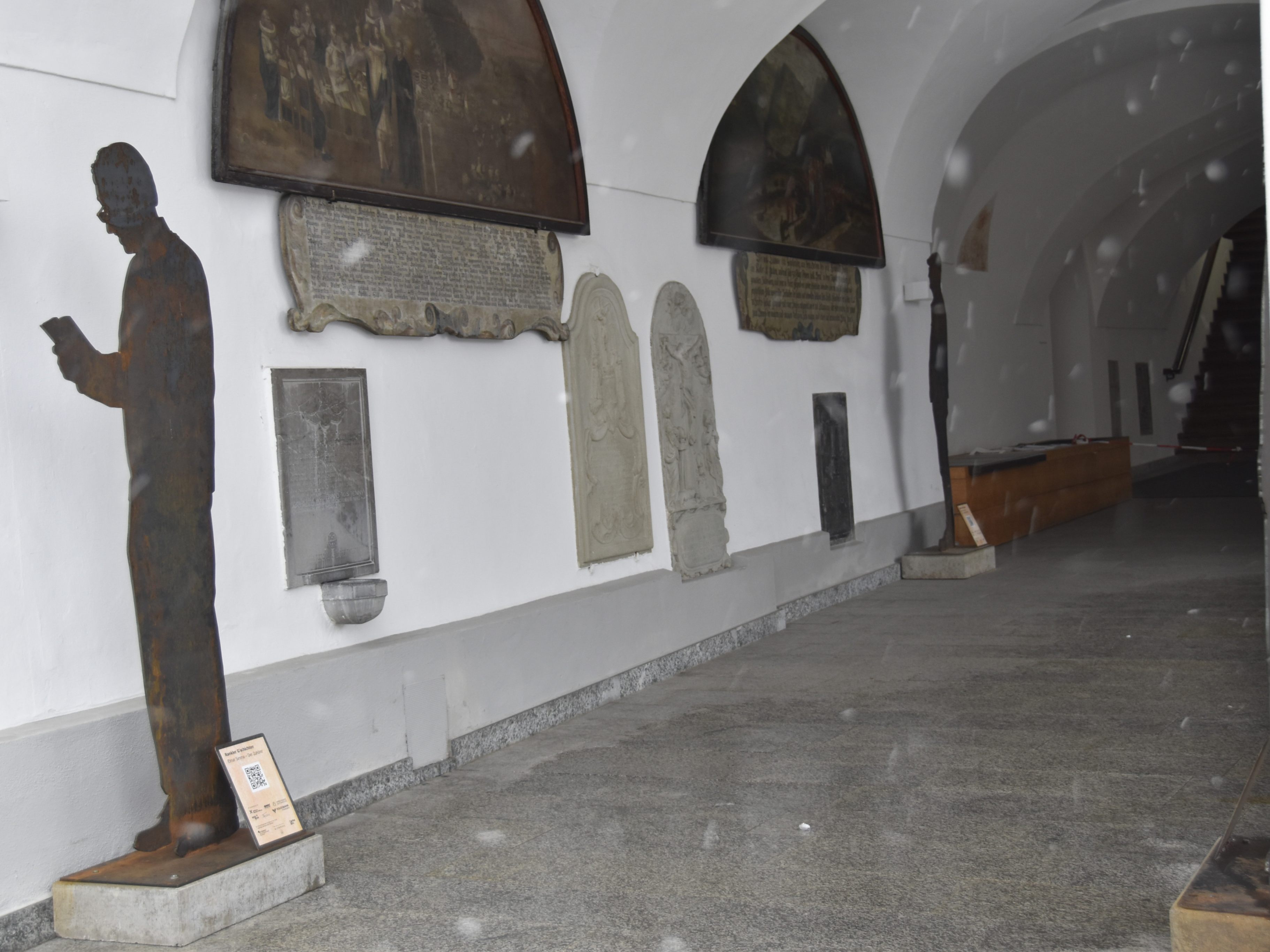 Die Figuren des Göfner Künstlers Bernhard Nägele sind derzeit auf dem Liebfrauenberg und bei der St.-Josefs-Kirche in Rankweil zu sehen.