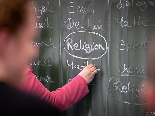 Jeder Vierte wählte in der 9. Schulstufe Ethik statt Religion Jeder Vierte wählte in der 9. Schulstufe Ethik statt Religion