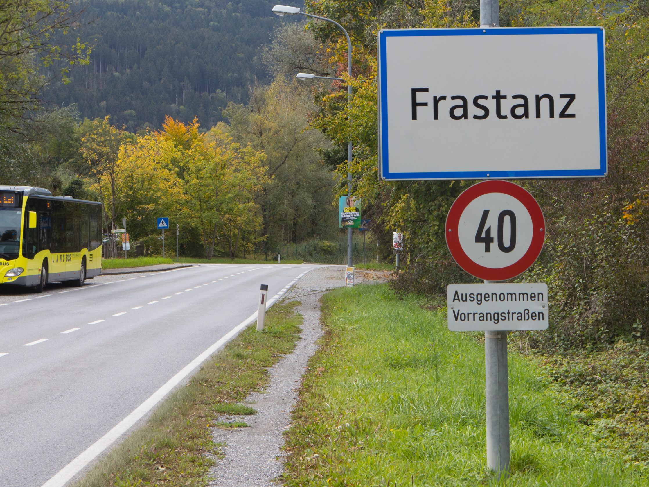 In Frastanz wurden zwei 14-Jährige auf einem Schutzweg erfasst.