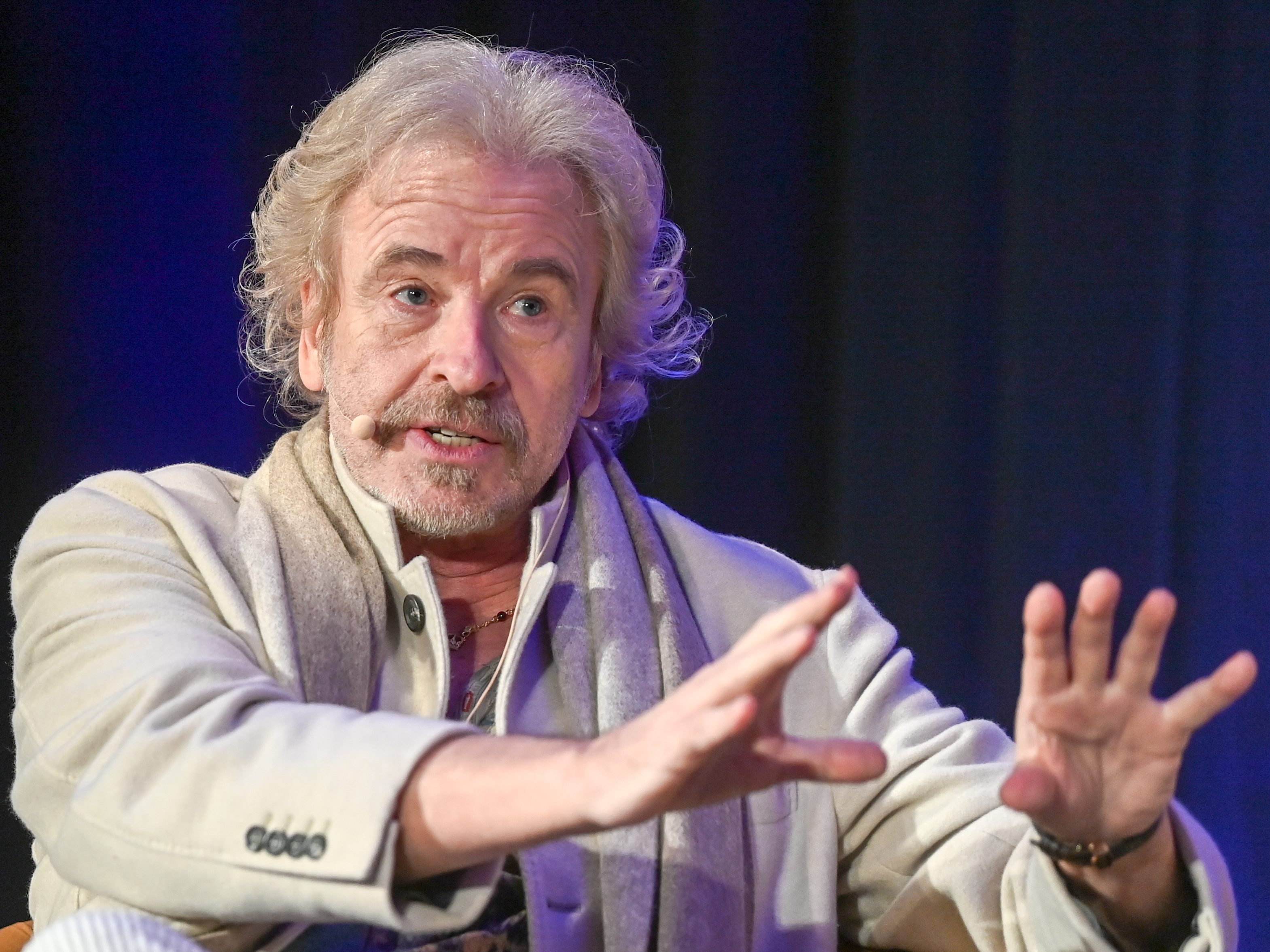 Moderator Thomas Gottschalk (71) ist skeptisch was die Fortsetzung der Kult-Show "Wetten, dass..?" angeht.