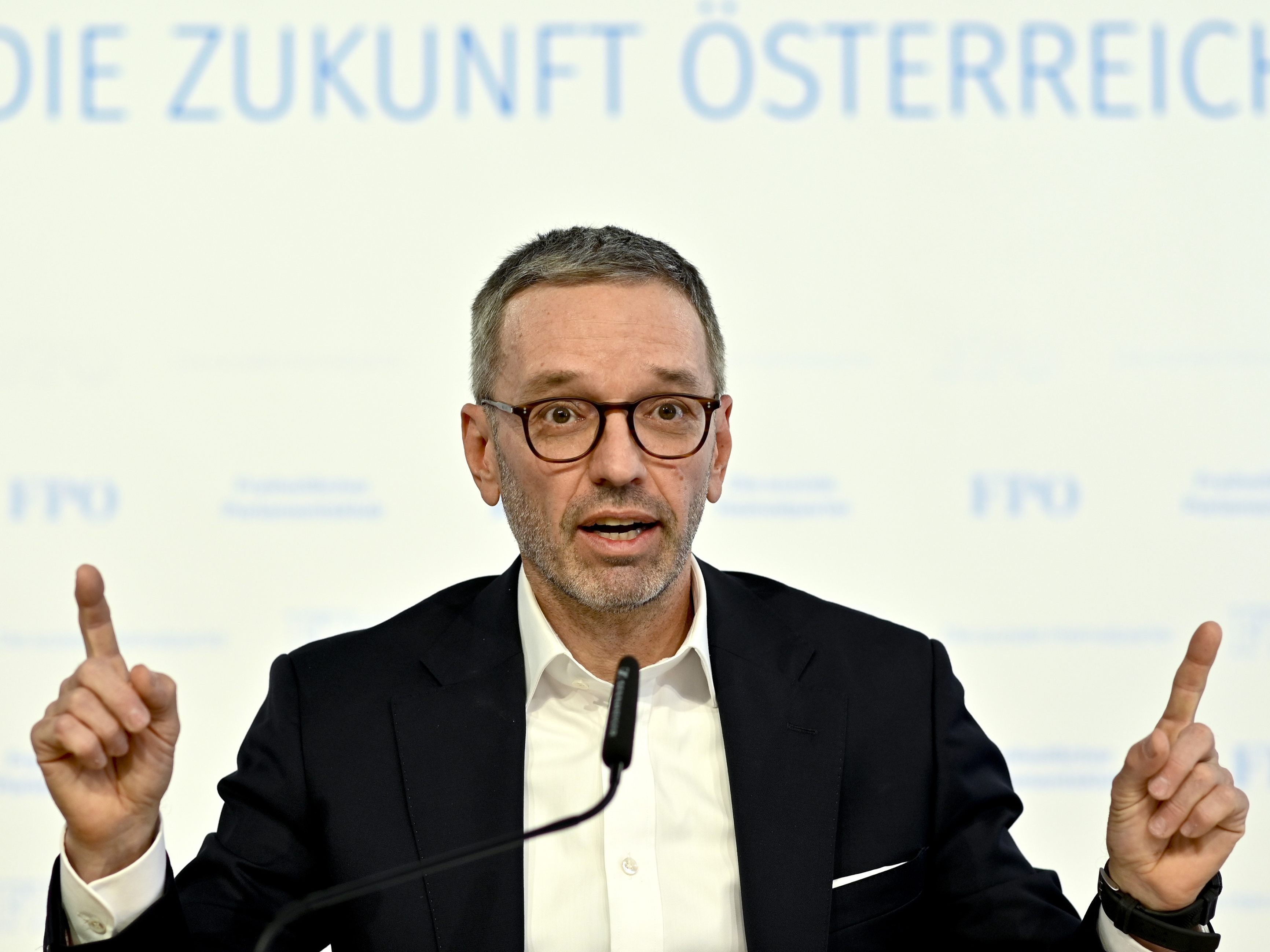 Hebert Kickl hat wieder einmal scharfe Kritik am Corona-Management geübt. Hebert Kickl hat wieder einmal scharfe Kritik am Corona-Management geübt.