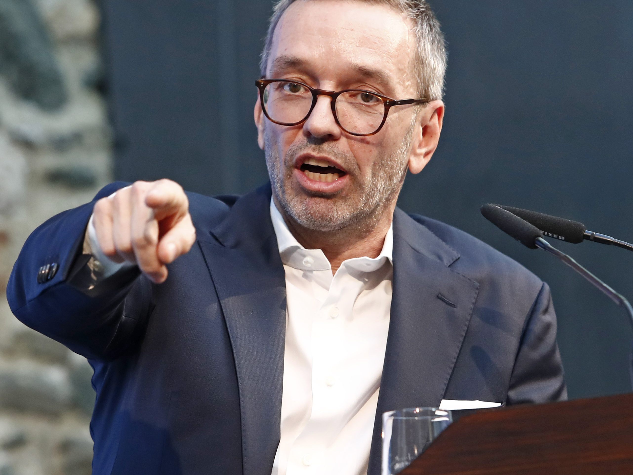 Kickl übt heftige Kritik an den neuen Verordnungen. Kickl übt heftige Kritik an den neuen Verordnungen.