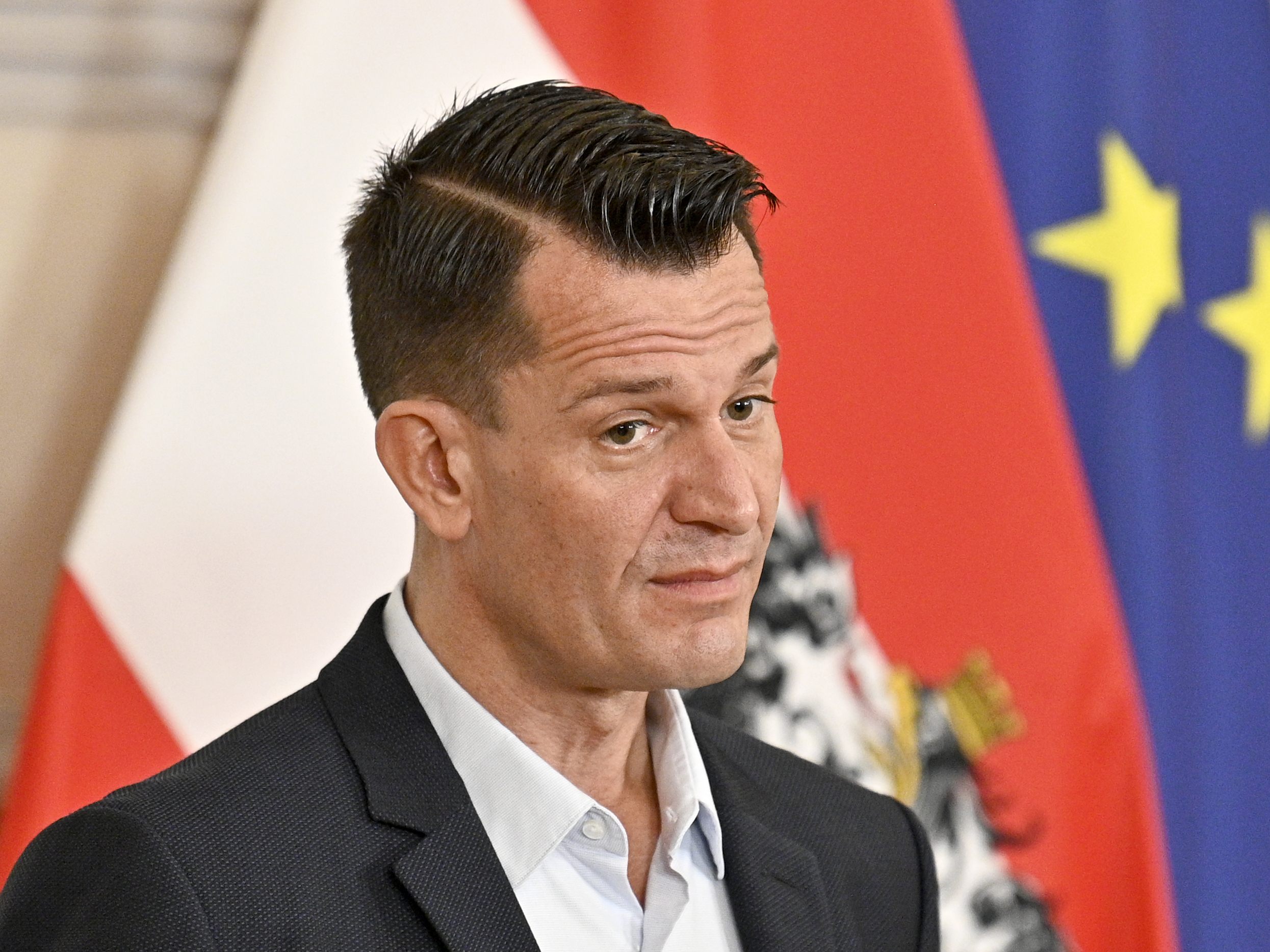 Der Gesundheitsminister richtet einen Impf-Appell an die Lehrer. Der Gesundheitsminister richtet einen Impf-Appell an die Lehrer.