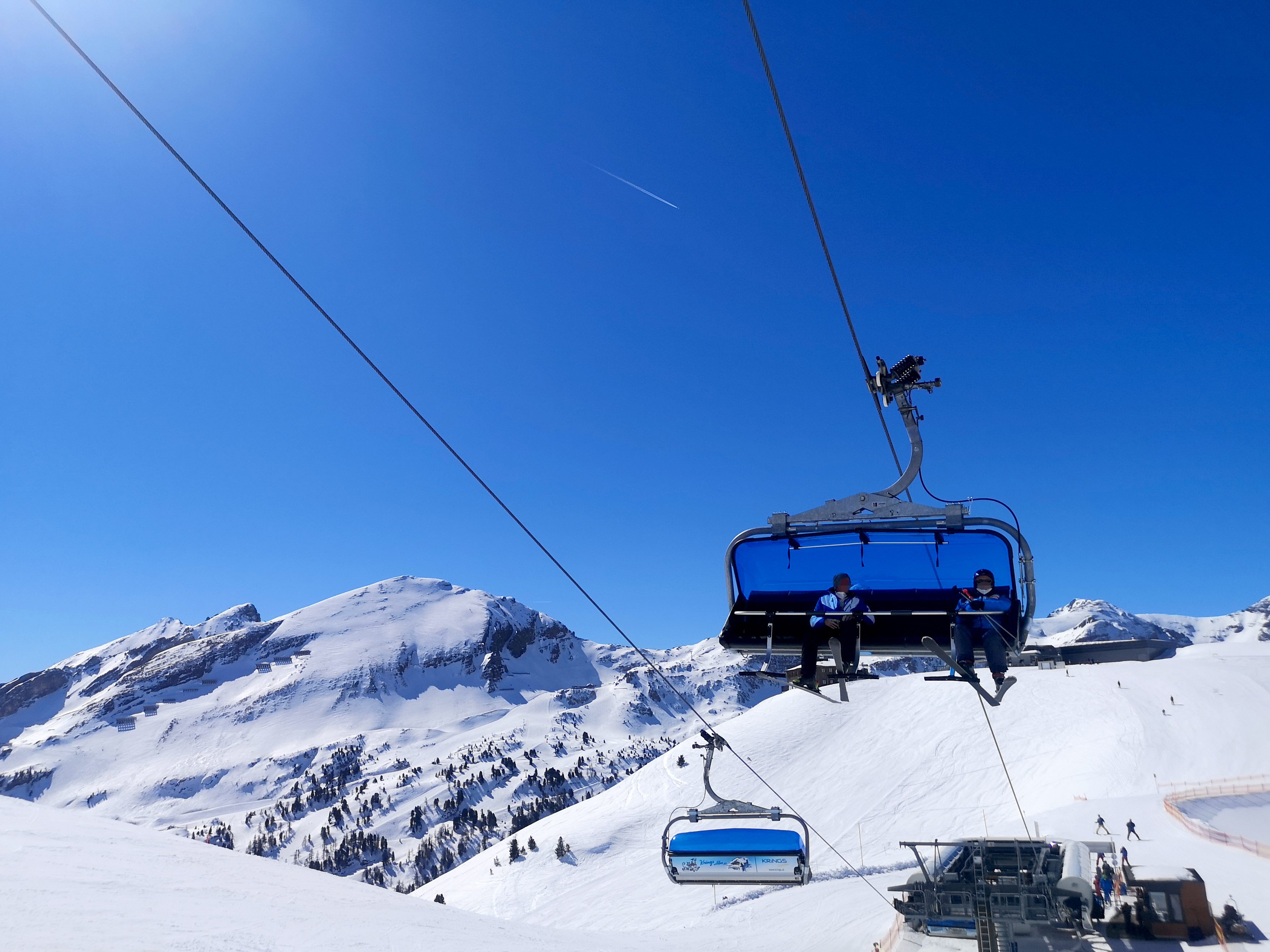 Laut der neuen Corona-Verordnung dürfen die Skigebiete den Betrieb wie gewohnt aufnehmen. Laut der neuen Corona-Verordnung dürfen die Skigebiete den Betrieb wie gewohnt aufnehmen.