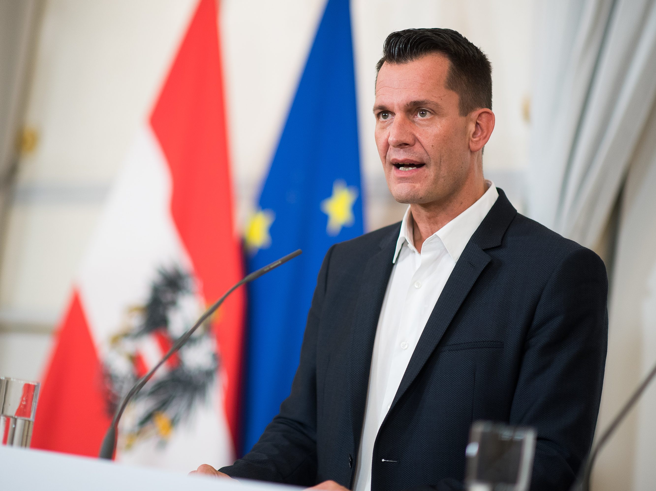LIVE-Stream: Mückstein gibt Statement nach Corona-Gipfel ab.