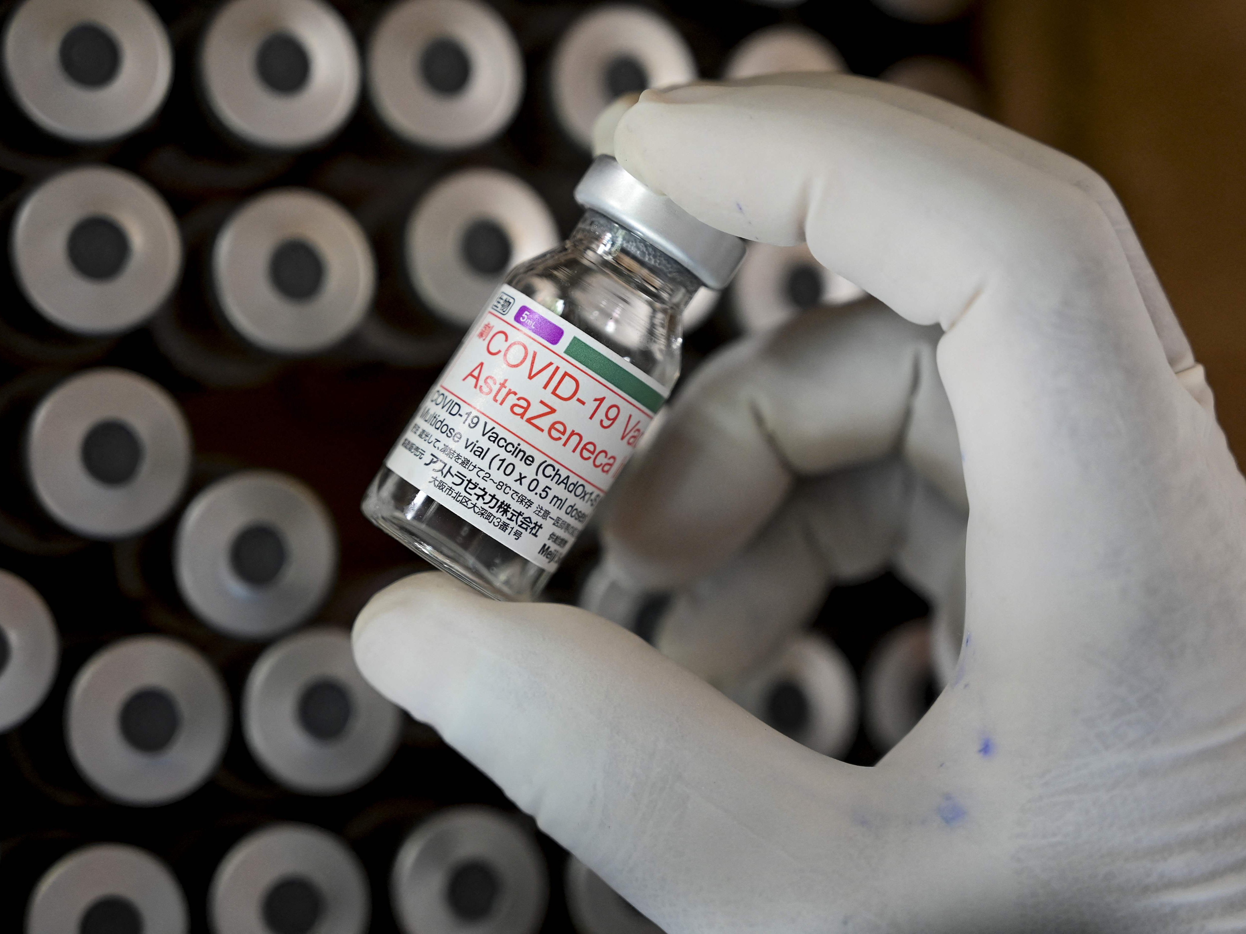 50.000 AstraZeneca-Impfdosen werden an Vietnam gespendet. 50.000 AstraZeneca-Impfdosen werden an Vietnam gespendet.
