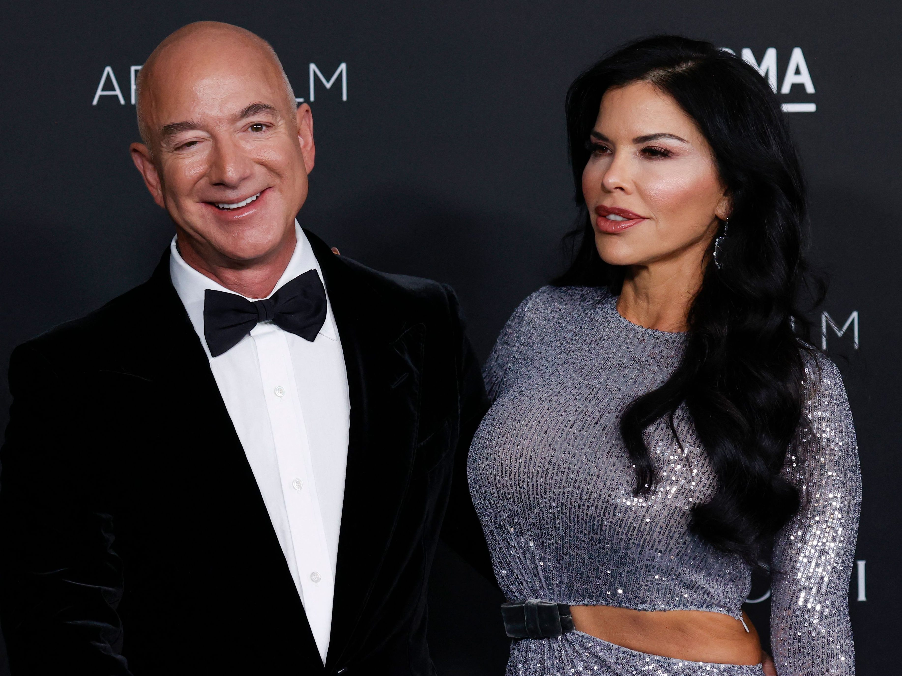 Bezos' Freundin Lauren Sanchez himmelte DiCaprio minutenlang an. Bezos' Freundin Lauren Sanchez himmelte DiCaprio minutenlang an.