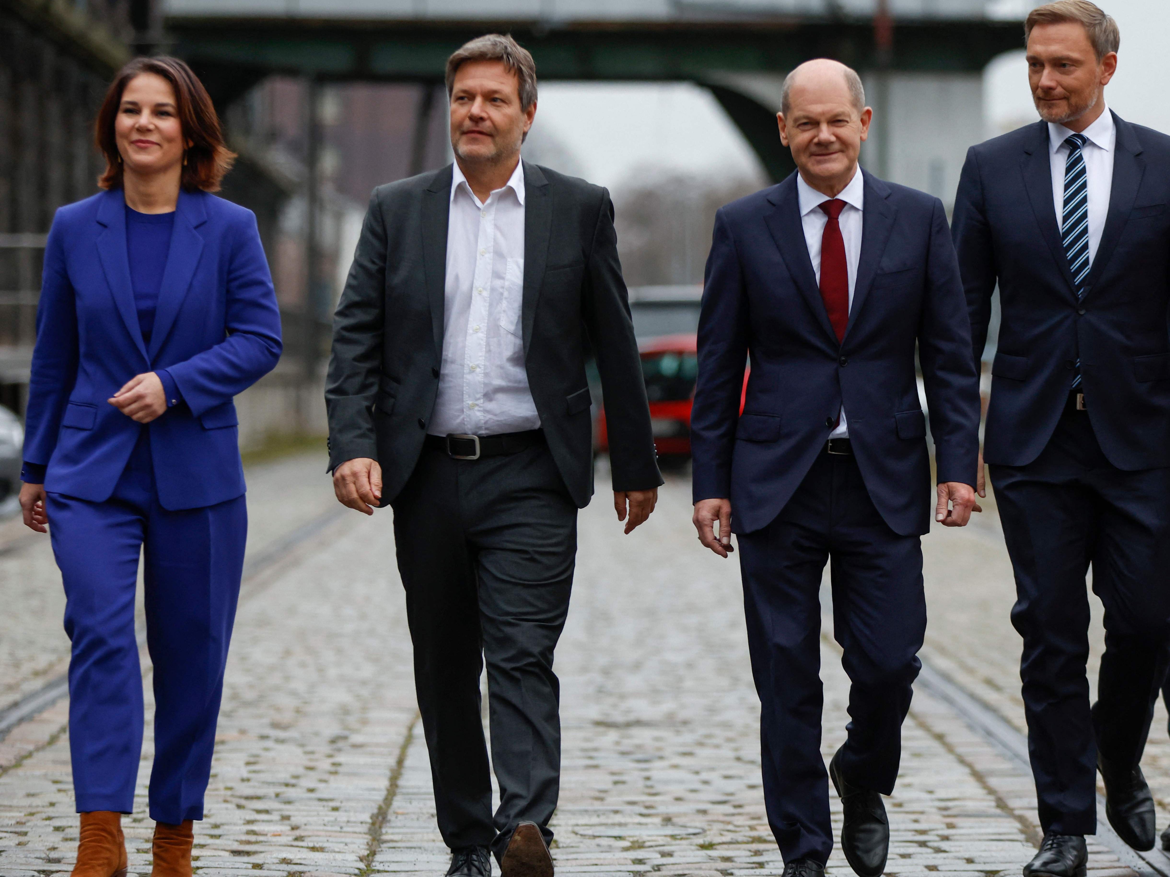 Vertrag muss noch durch Parteitage bzw. Mitgliederbefragung gebiligt werden Vertrag muss noch durch Parteitage bzw. Mitgliederbefragung gebiligt werden