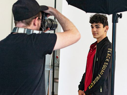 An vier Terminen bekommen Jugendliche ein gratis Bewerbungsfoto inklusive Ausbildungstipps.