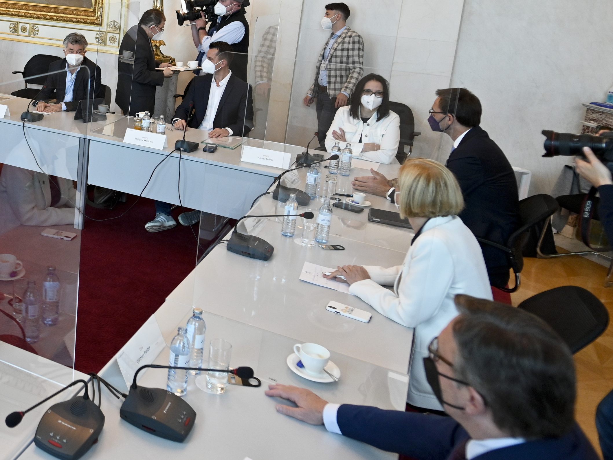 Regierung und Landeshauptleute beraten am Donnerstagabend in Wien über weitere VErschärfungen der Corona-Maßnahmen. (Bild vom Corona-Gipfel im Mai 2021) Regierung und Landeshauptleute beraten am Donnerstagabend in Wien über weitere VErschärfungen der Corona-Maßnahmen. (Bild vom Corona-Gipfel im Mai 2021)