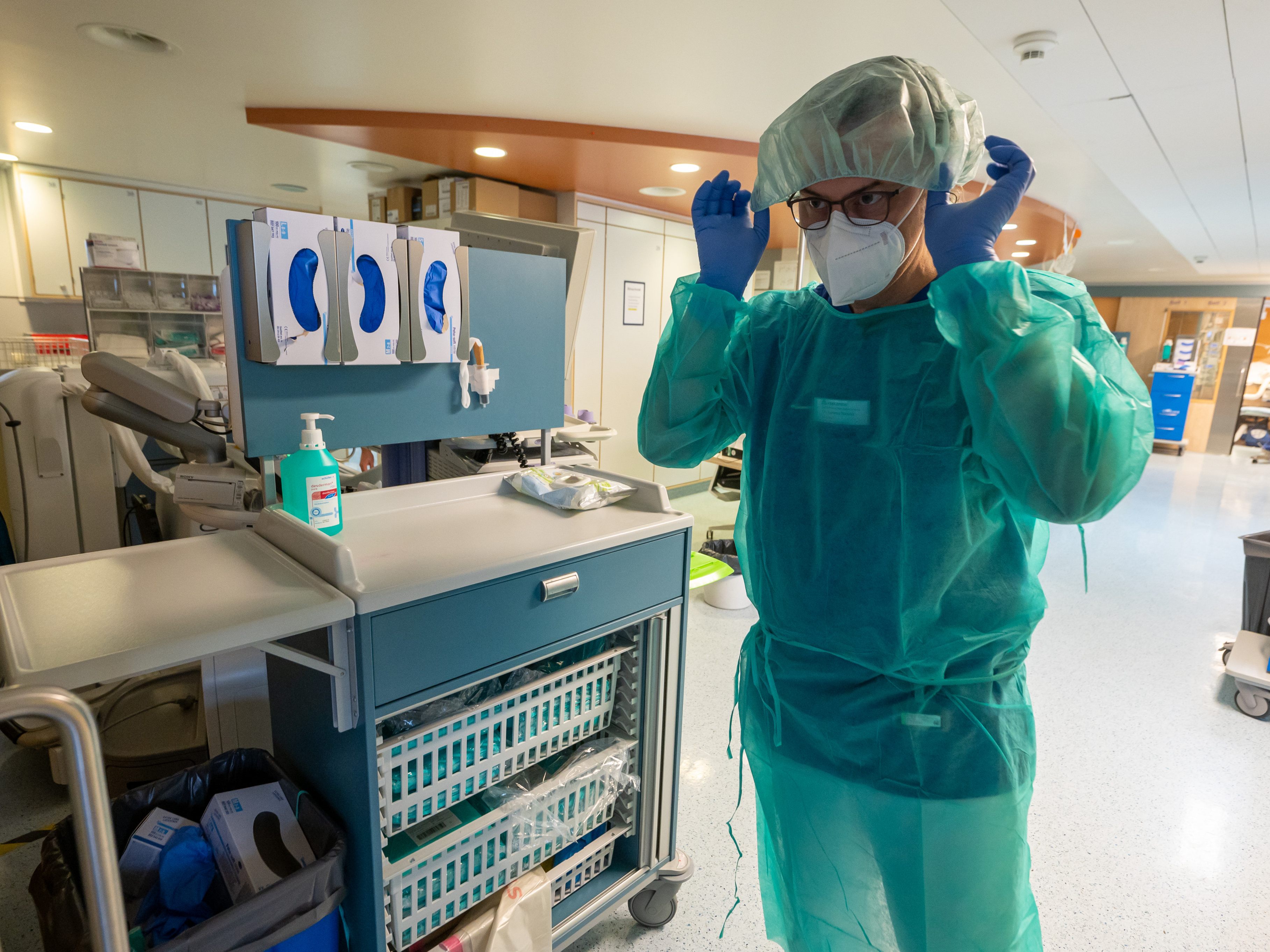 Nicht nur die Zahl der Neuinfektionen steigt stark an, auch die Zahl der Intensivpatienten in den Spitälern. Nicht nur die Zahl der Neuinfektionen steigt stark an, auch die Zahl der Intensivpatienten in den Spitälern.