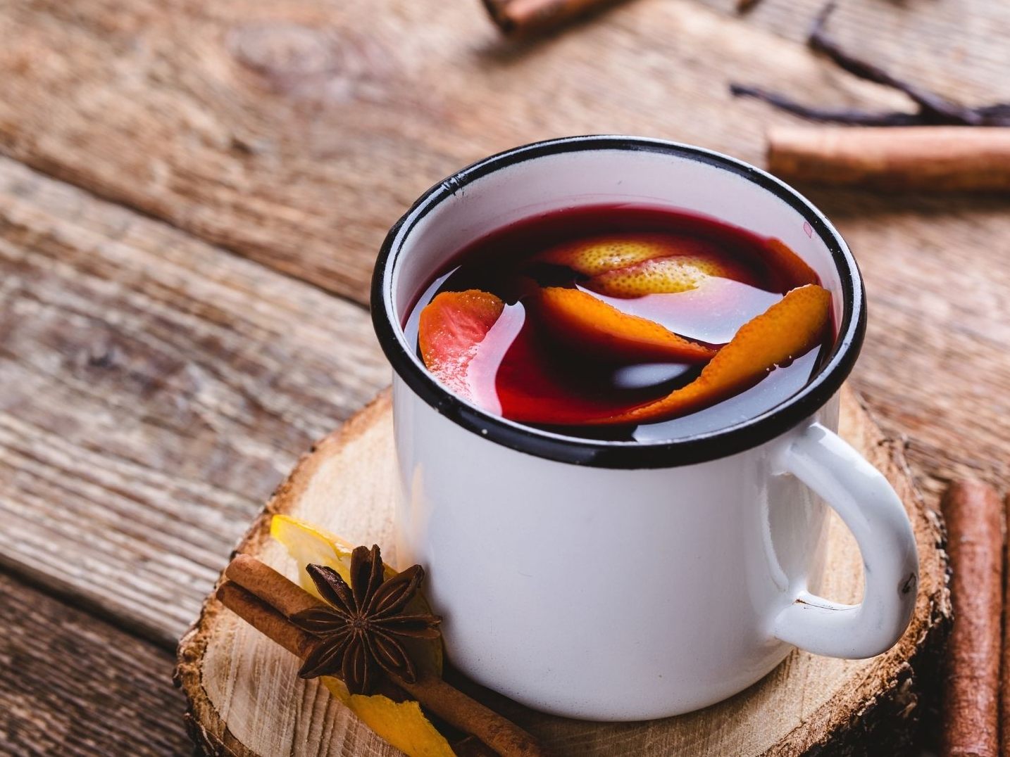 Leckerer Glühwein kann auch zuhause gekocht werden.