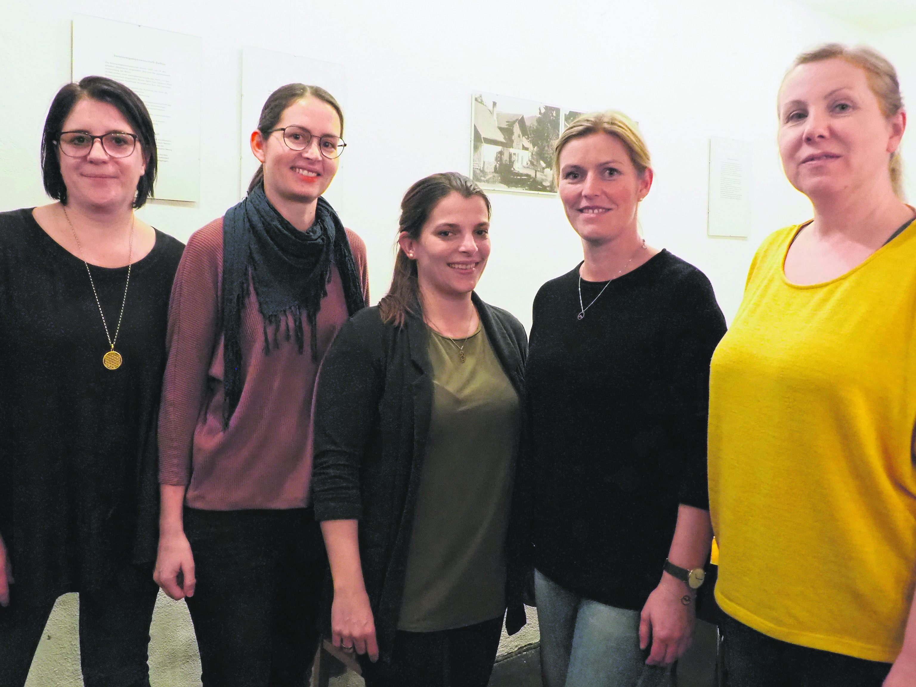Beirätin Barbara Büsel, Kassierin Cornelia Chou-Donner, Obfrau Alisa Marte-Rodriguez, Schriftführerin Christa Keckeis, Beirätin Judith Zankl. (Es fehlt Obfrau-Stv. Daniela Martin.) Beirätin Barbara Büsel, Kassierin Cornelia Chou-Donner, Obfrau Alisa Marte-Rodriguez, Schriftführerin Christa Keckeis, Beirätin Judith Zankl. (Es fehlt Obfrau-Stv. Daniela Martin.)