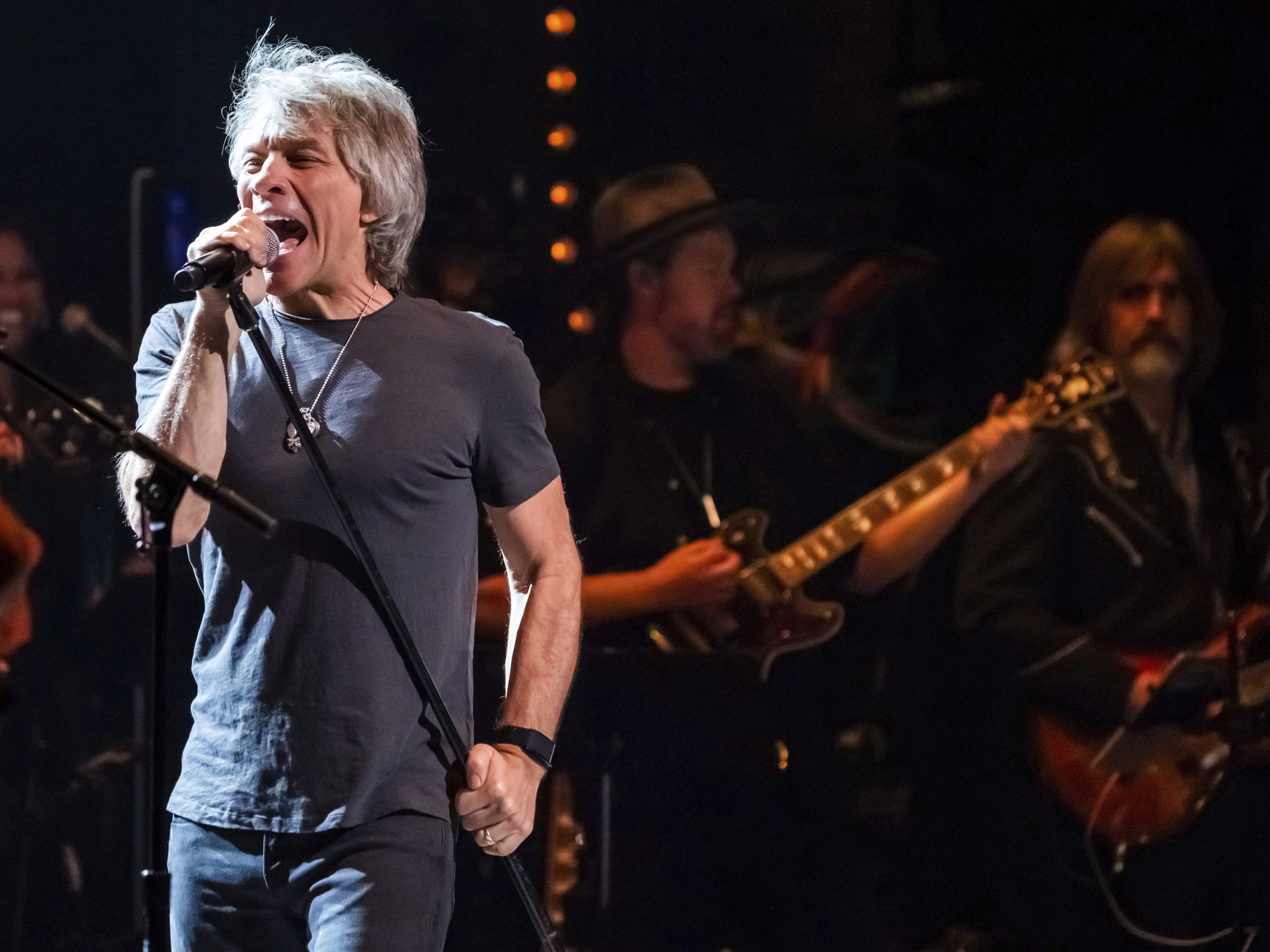 Jon Bon Jovi mit Corona infiziert: Konzert abgesagt.