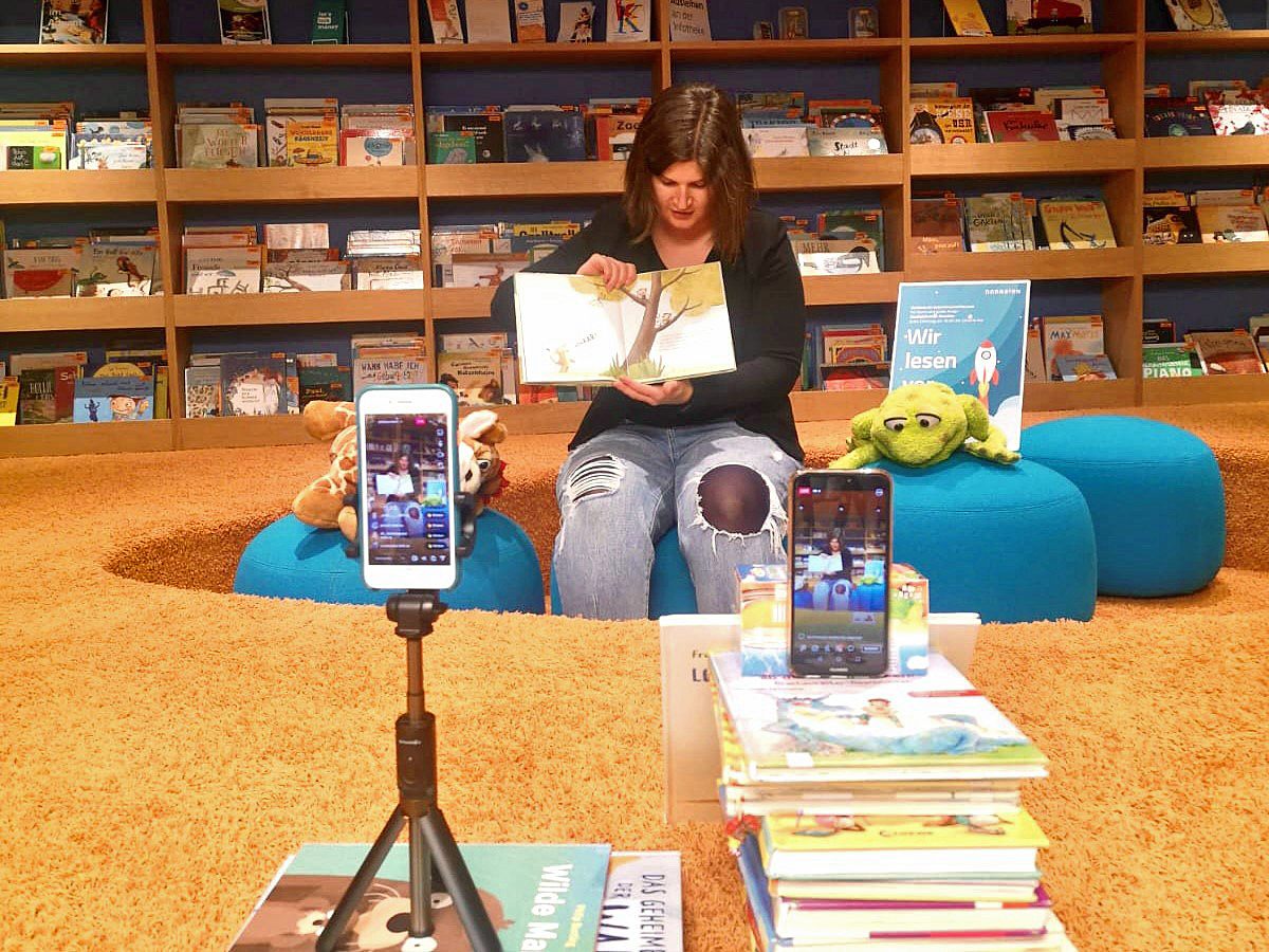 Jeden Dienstagnachmittag lädt die Stadtbibliothek ins virtuelle Geschichtenuniversum ein.