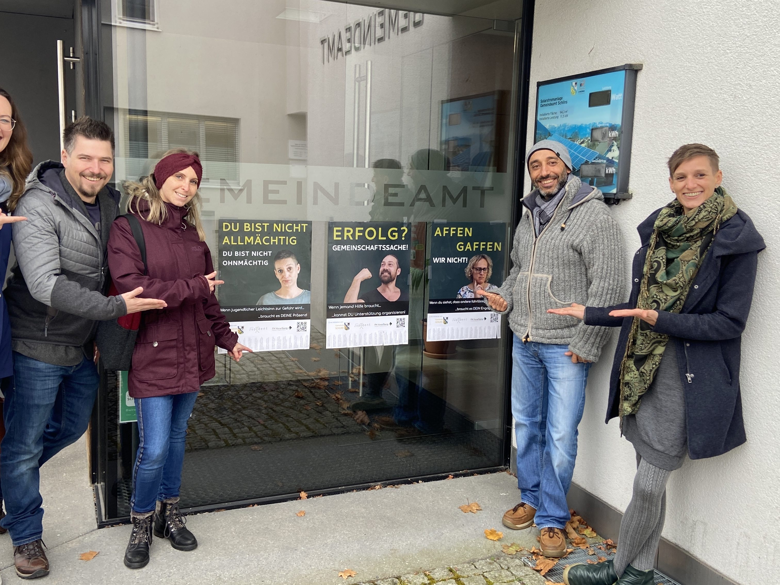 Julia Behrens, Marc Hofmann, Julia Stimpfl, Ajang Rezayati und Linda Marte (vlnr.) präsentierten die Plakate. Julia Behrens, Marc Hofmann, Julia Stimpfl, Ajang Rezayati und Linda Marte (vlnr.) präsentierten die Plakate.