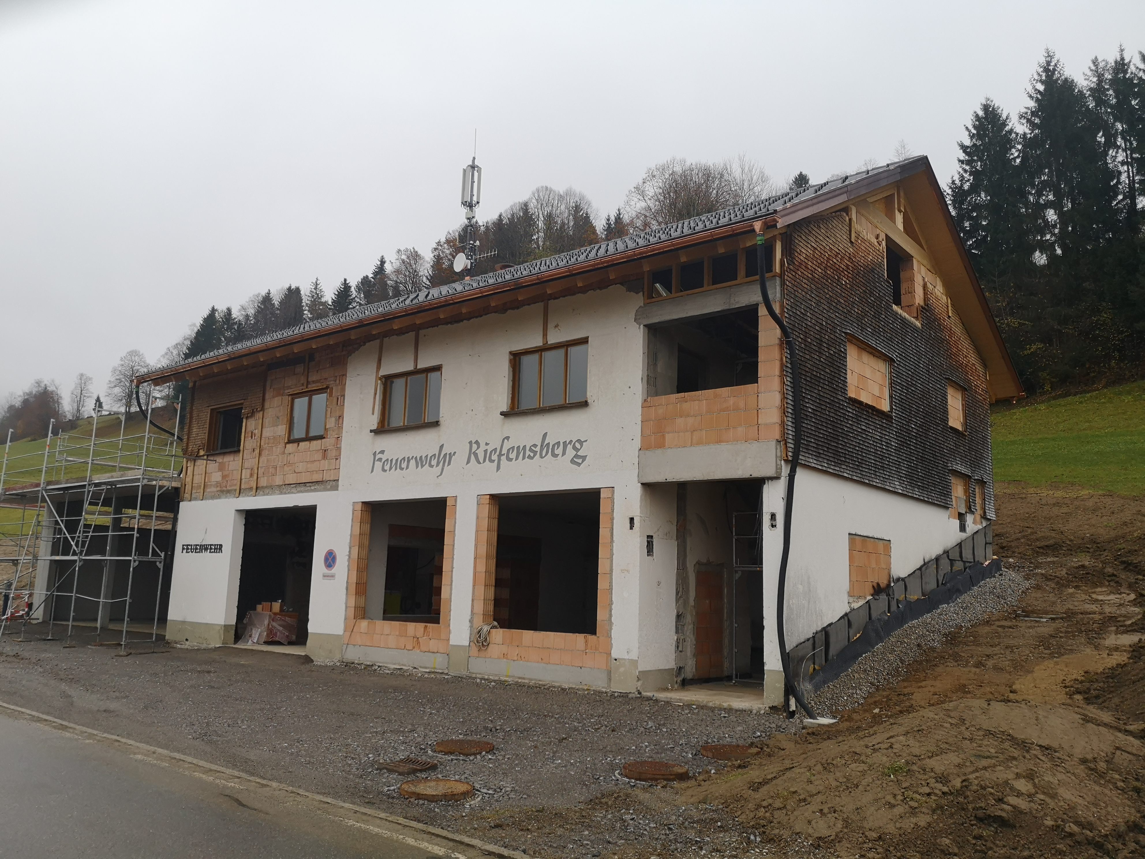 Das Feuerwehrhaus in Riefensberg wird aktuell umgebaut und erweitert.