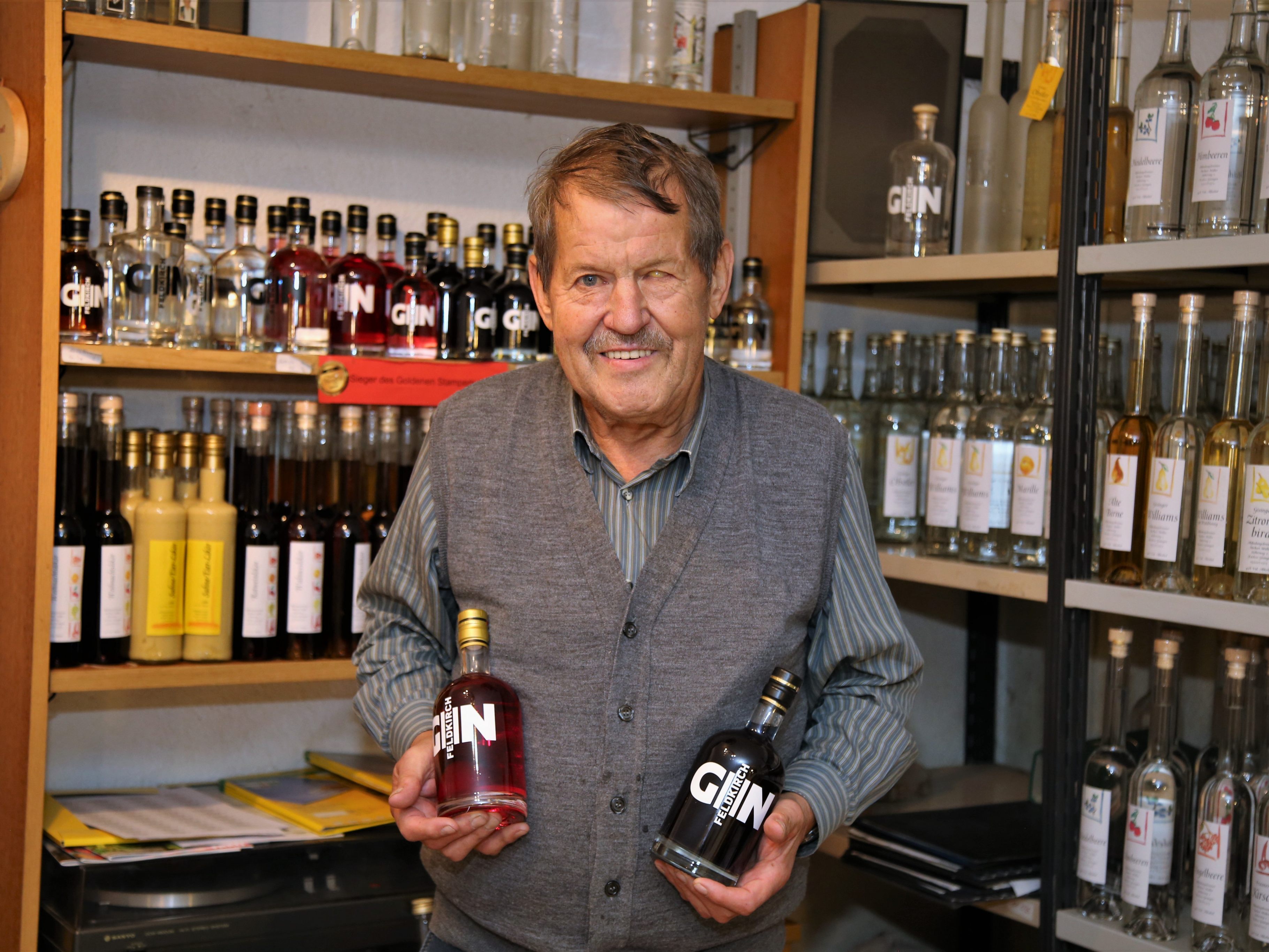 Stolz präsentiert Herbert Müller seine neuen Sorten.