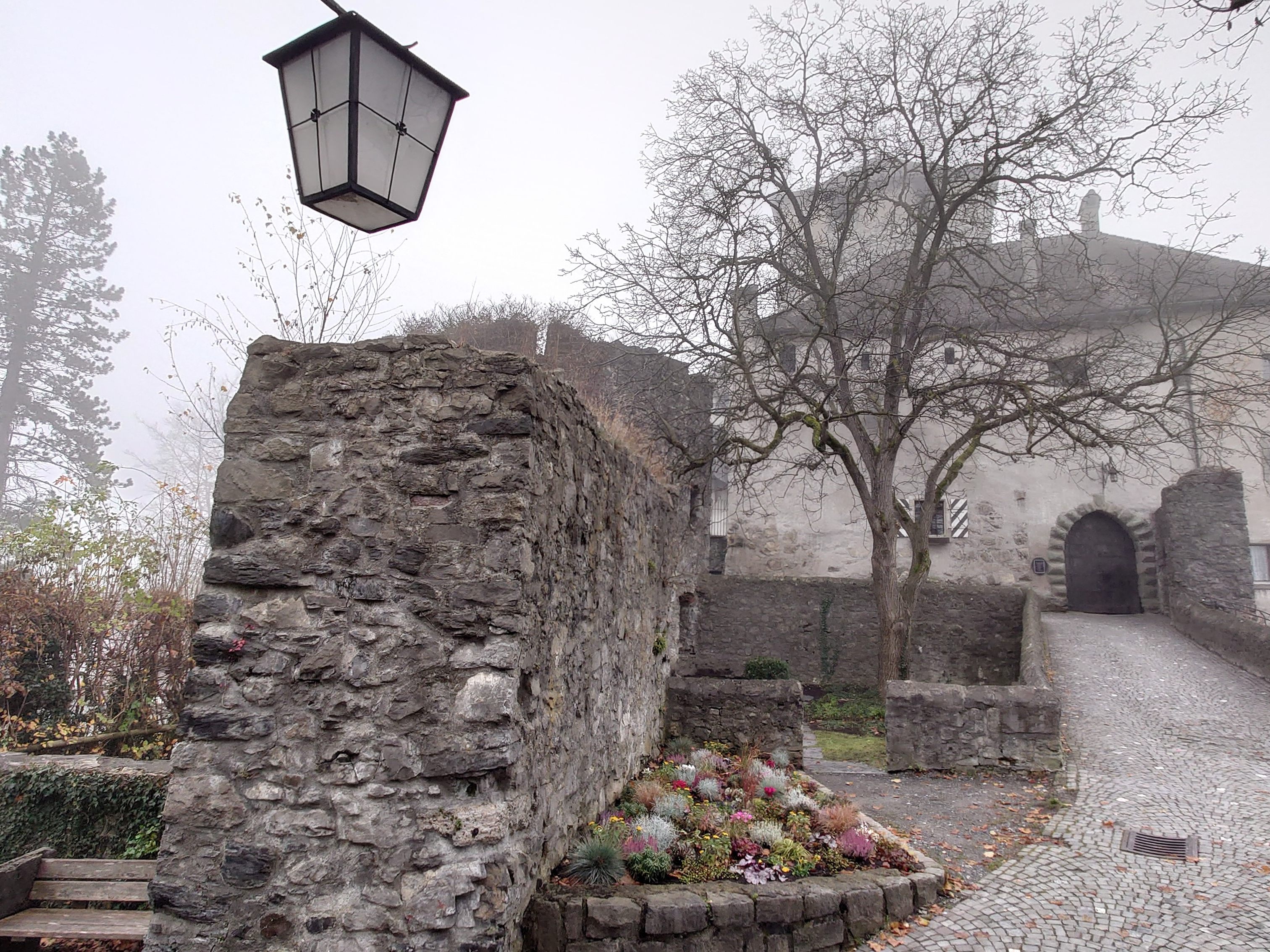 Die Burgtore sind zwar zu, aber davor finden Interessierte allerlei Aufgaben bei der Lockdown Challenge. Die Burgtore sind zwar zu, aber davor finden Interessierte allerlei Aufgaben bei der Lockdown Challenge.
