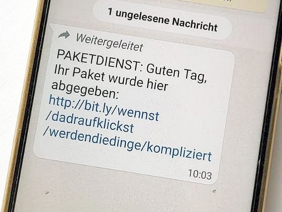 Vor allem in der Weihnachtszeit steigen die Gefahren für Phising-Nachrichten am Handy. Vor allem in der Weihnachtszeit steigen die Gefahren für Phising-Nachrichten am Handy.