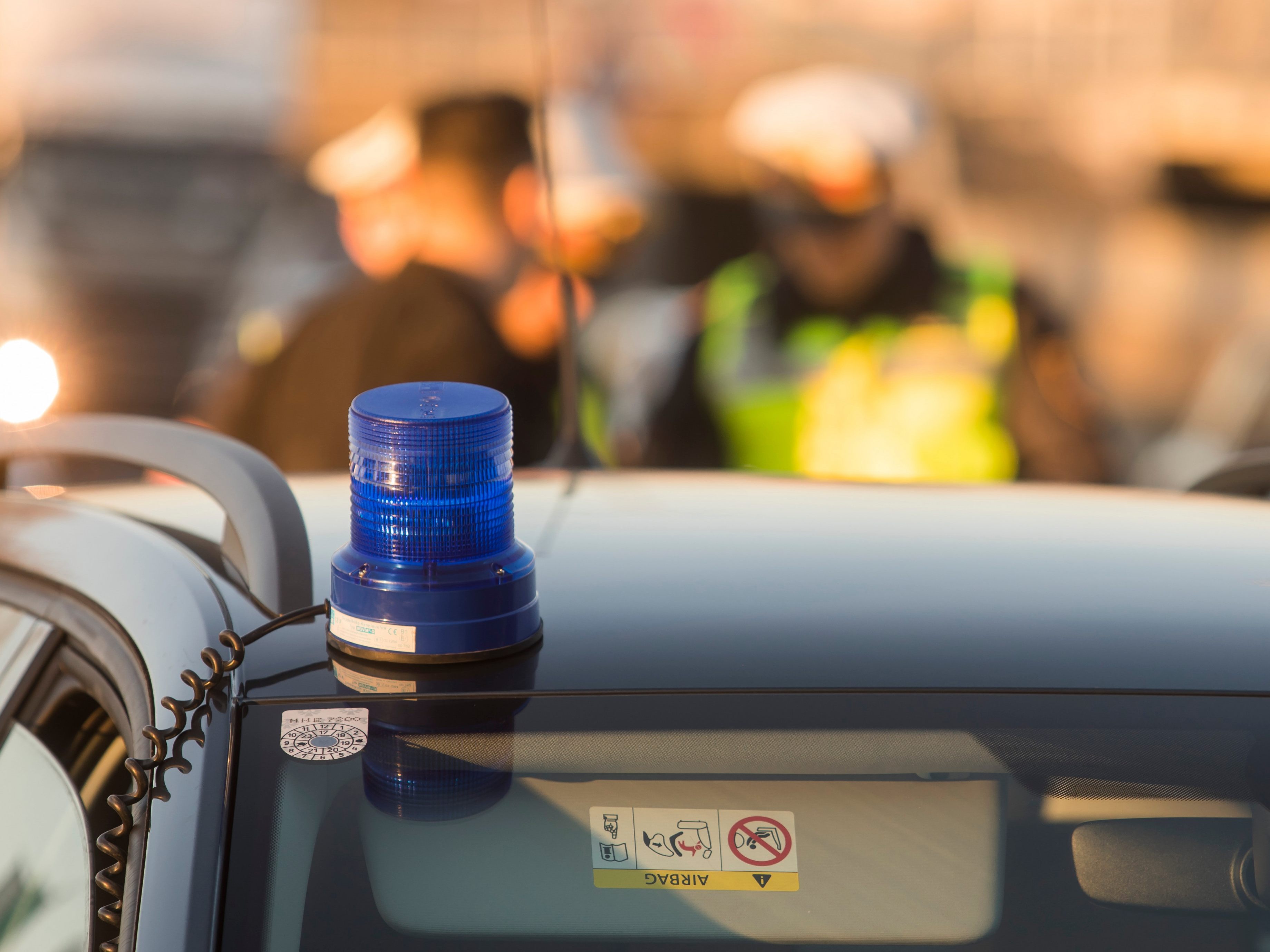 Bei dem Unfall entstand erheblicher Sachschaden an drei Fahrzeugen.