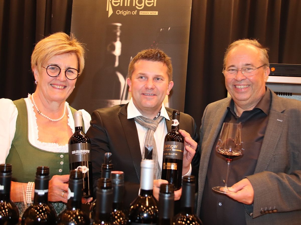 Marie-Luise Dietrich, Winzer Robert Keringer und Walter Pfanner. Marie-Luise Dietrich, Winzer Robert Keringer und Walter Pfanner.