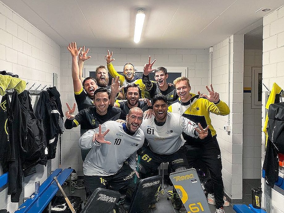Großer Jubel beim RHC-Team nach dem souveränen Sieg in Uttingen.