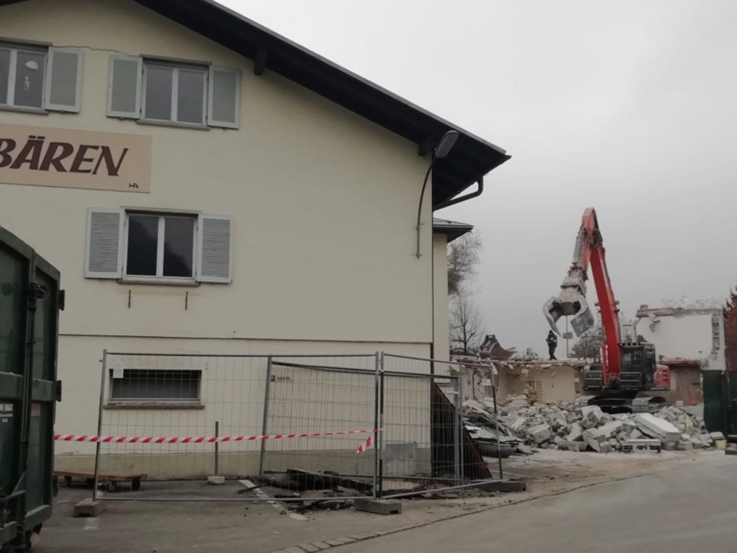 Beim Bären im Haselstaude sind diese Woche die Bagger aufgefahren Beim Bären im Haselstaude sind diese Woche die Bagger aufgefahren