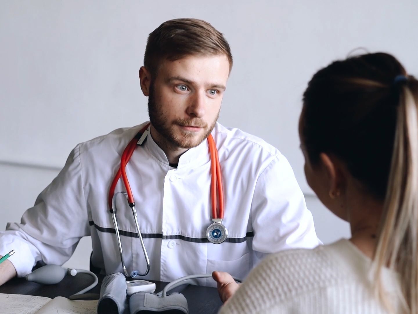 Eine Gluten-Unverträglichkeit äußert sich in bestimmten Symptomen.