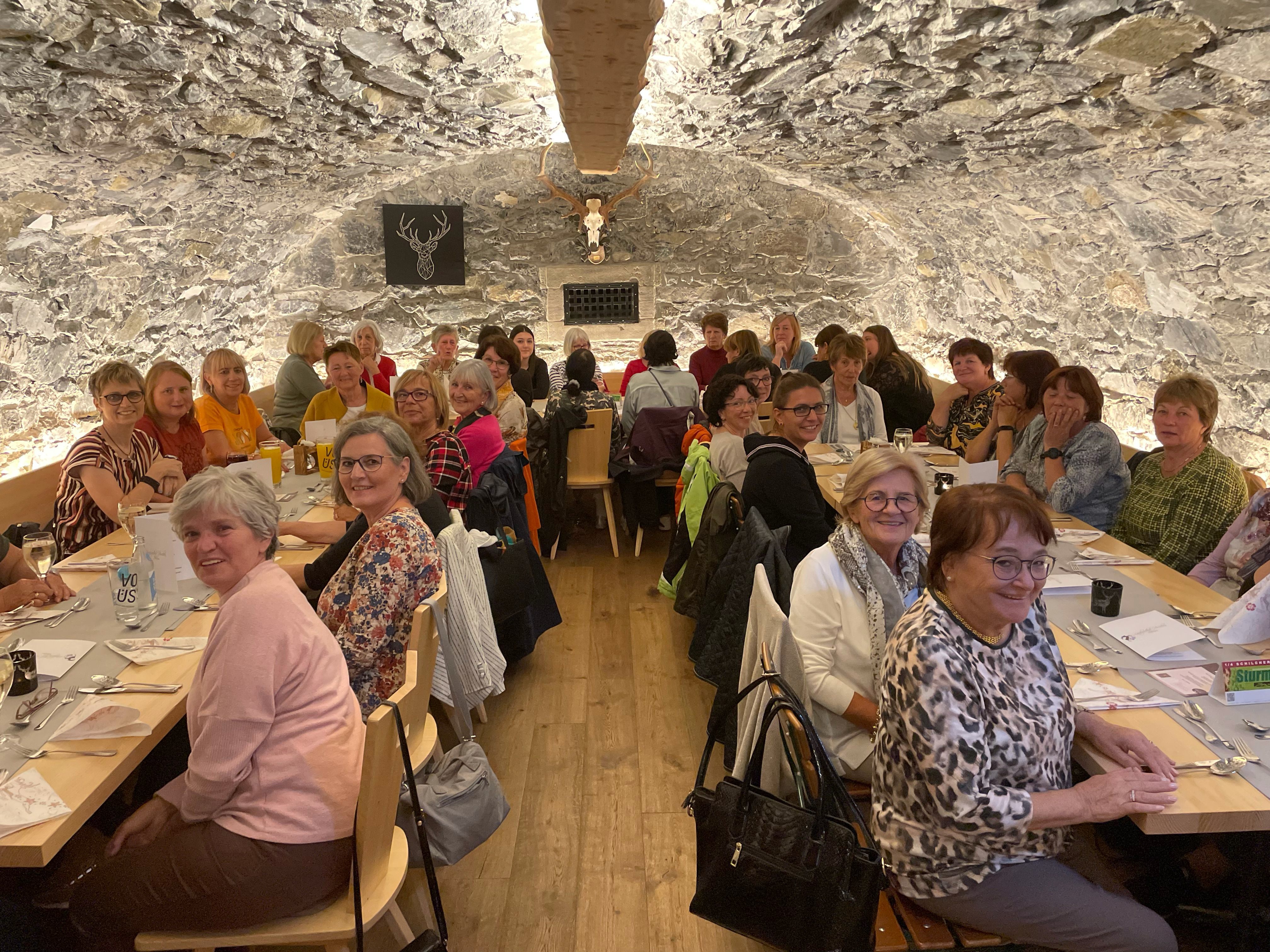 Die Damenrunde aus Lustenau genoss einen herrlichen Tag mit kulturellen und kulinarischen Highlights im Südtirol. Die Damenrunde aus Lustenau genoss einen herrlichen Tag mit kulturellen und kulinarischen Highlights im Südtirol.