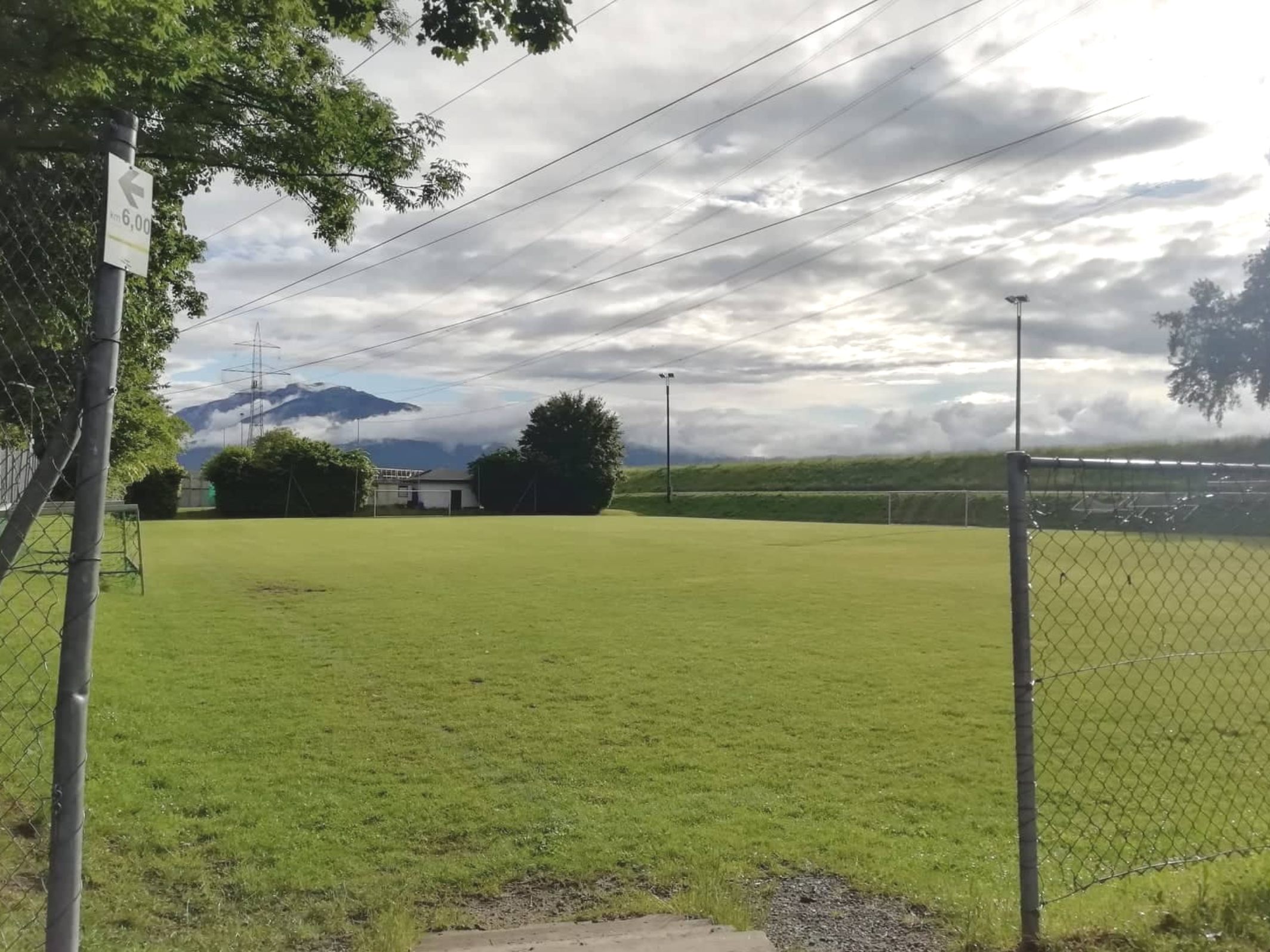 Die bestehende Flutlichtanlage auf dem FC Mäder Trainingsplatz wurde erneuert und auch das Hauptspielfeld wurde mit einer neuen Flutlichtanlage versehen