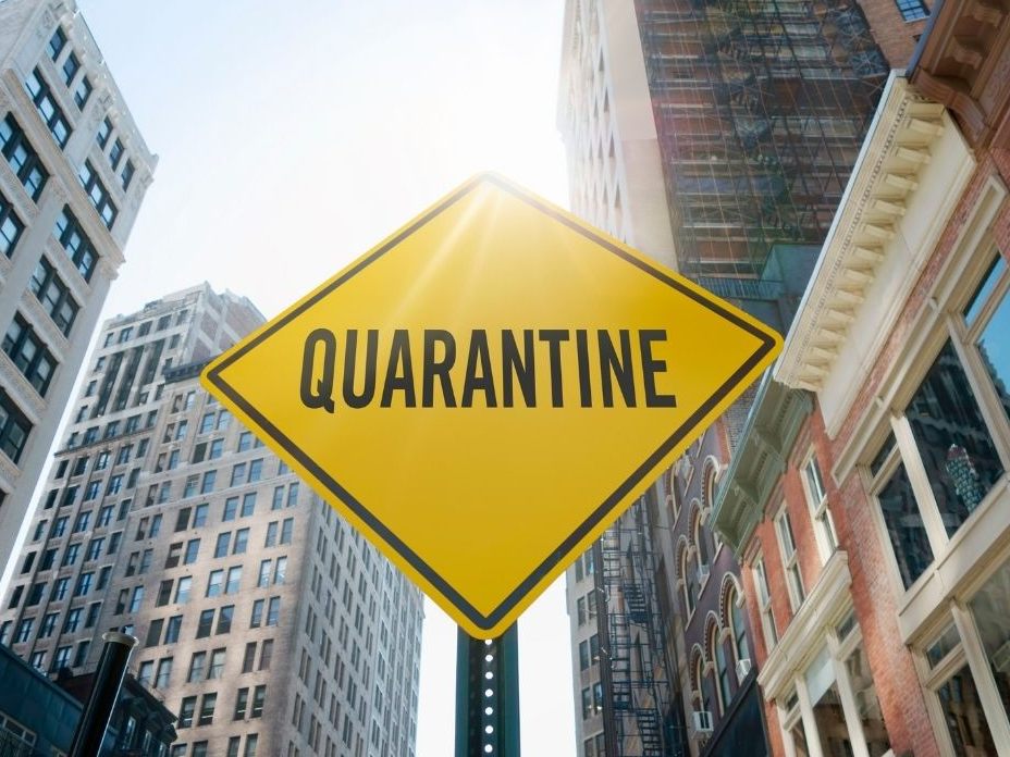Paar flüchtete in Niederlanden aus Quarantäne-Hotel - Festnahme.