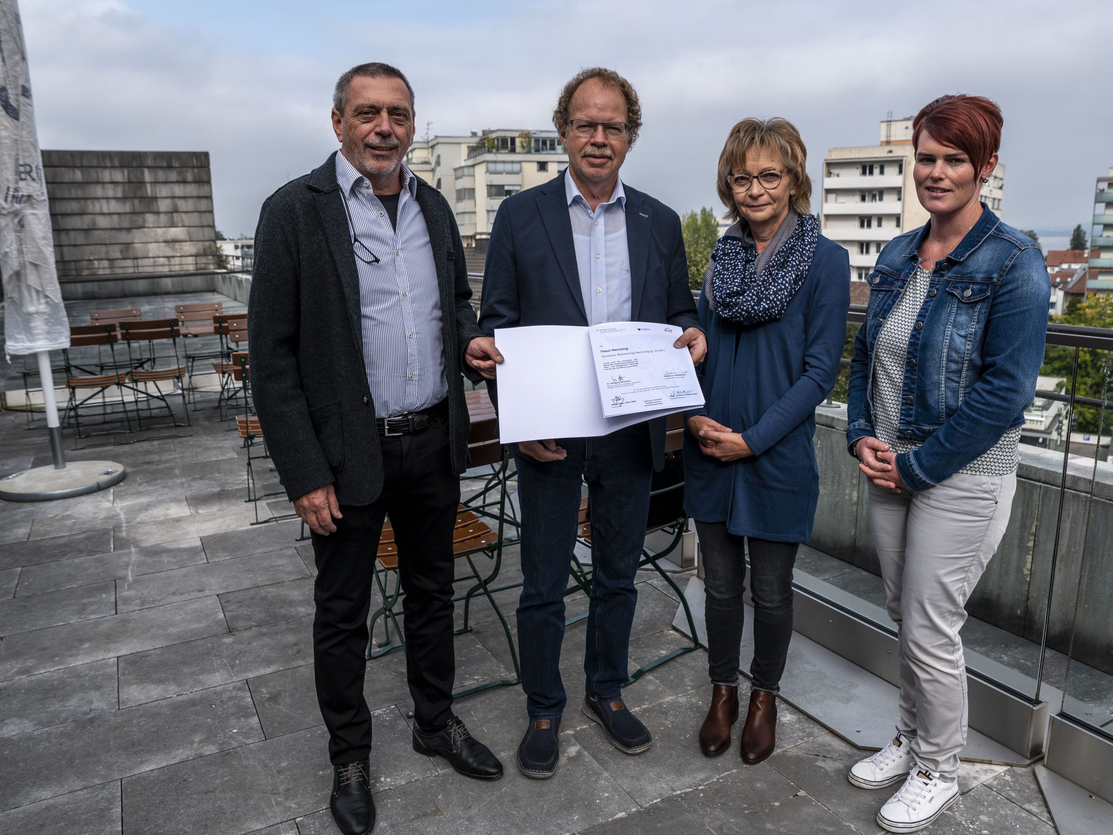 Groß die Freude bei Dieter Visintainer, Bürgermeister Florian Kasseroler, Andrea Helbok und Bianca Hrach. Groß die Freude bei Dieter Visintainer, Bürgermeister Florian Kasseroler, Andrea Helbok und Bianca Hrach.