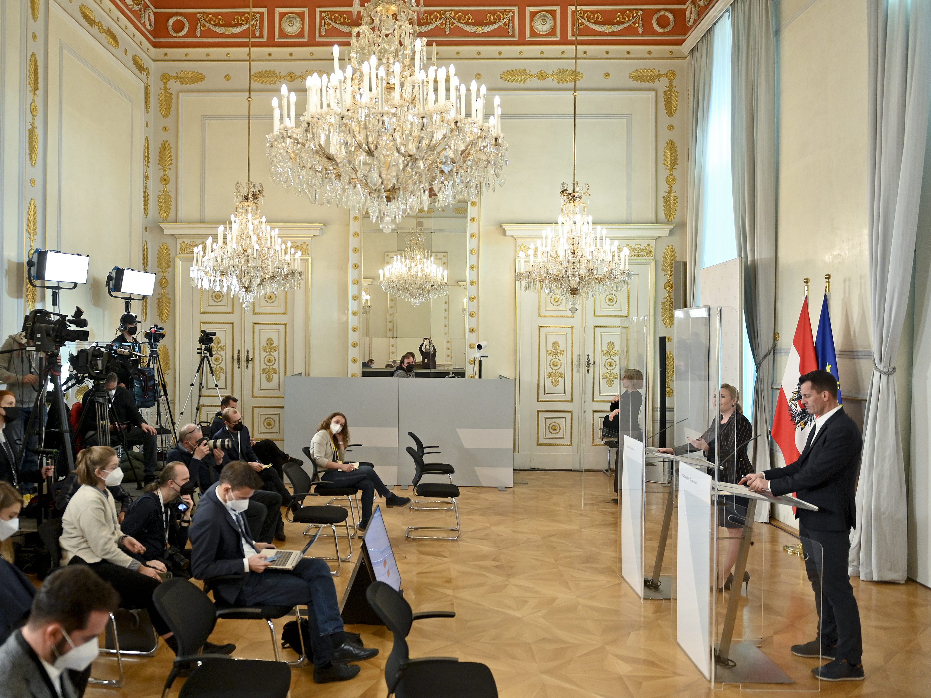 Pressefoyer nach dem Ministerrat im Livestream.